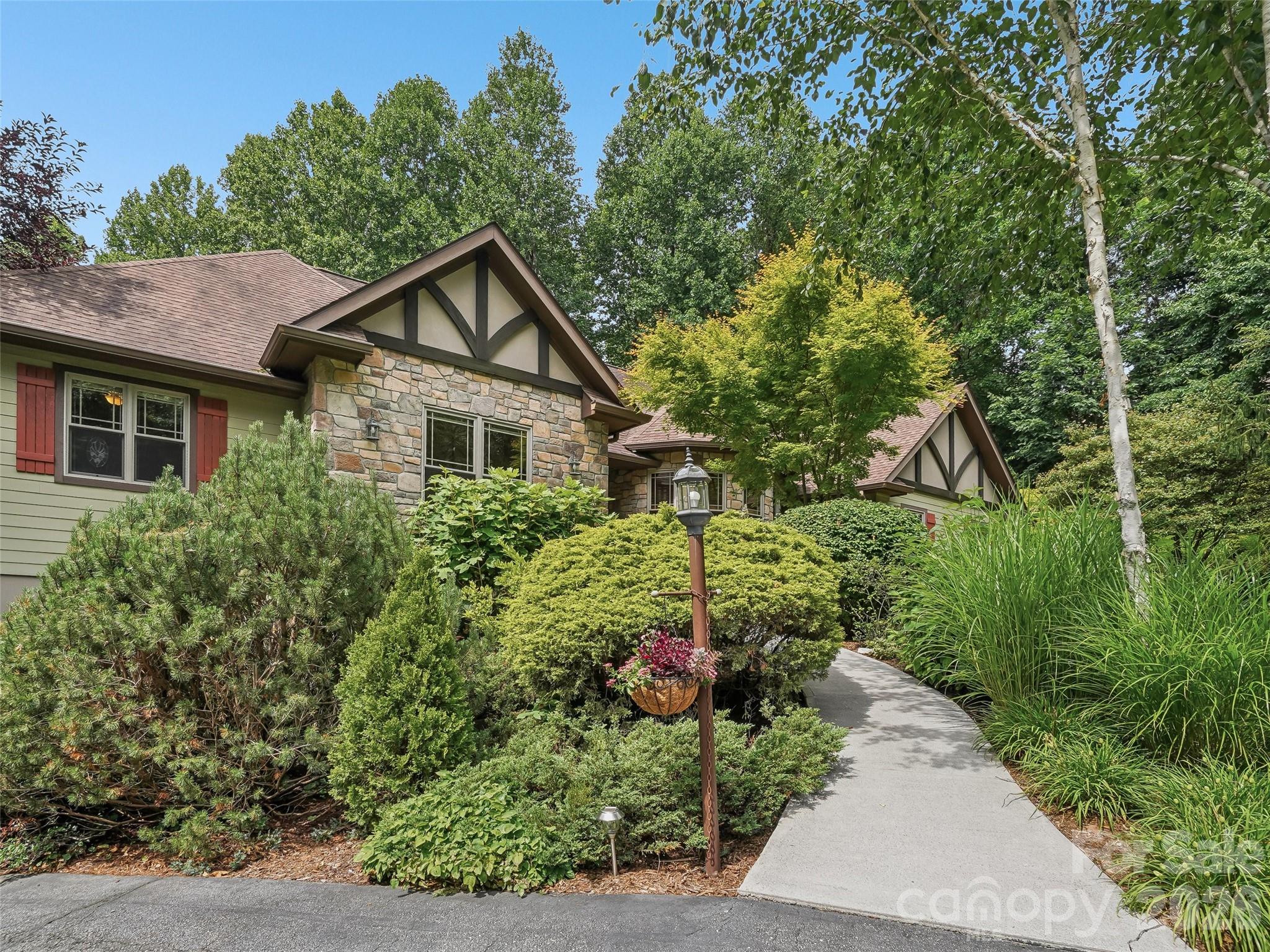 Single Family Residence at 300 Pinnacle Peak Lane, Flat Rock, photo 2 of 40