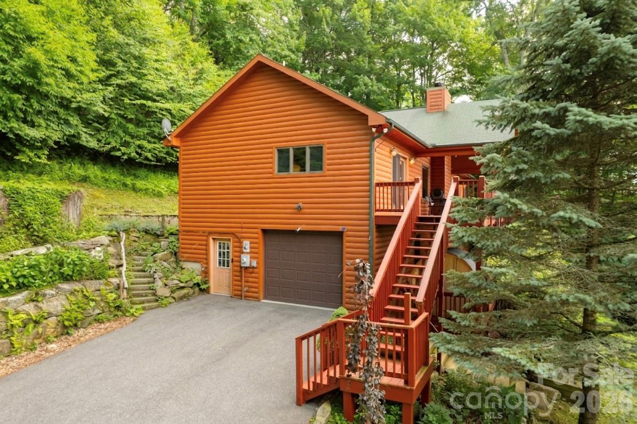 Driveway and Garage Access - 3182 El Miner Drive, Mars Hill
