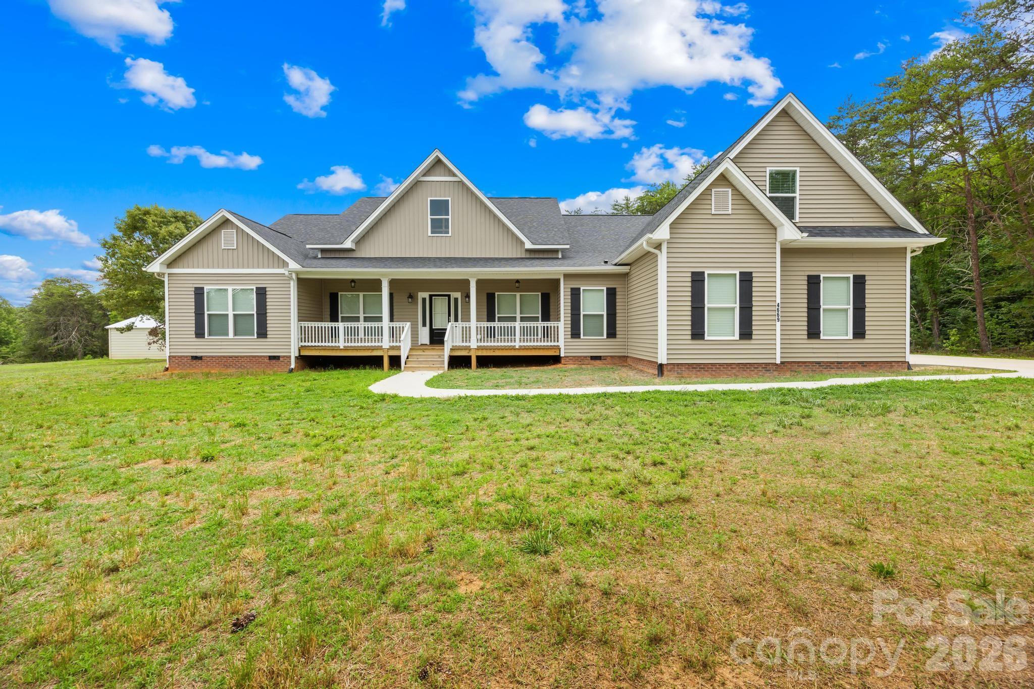 Single Family Residence at 4669 Grooms Road, Reidsville, photo 2 of 47