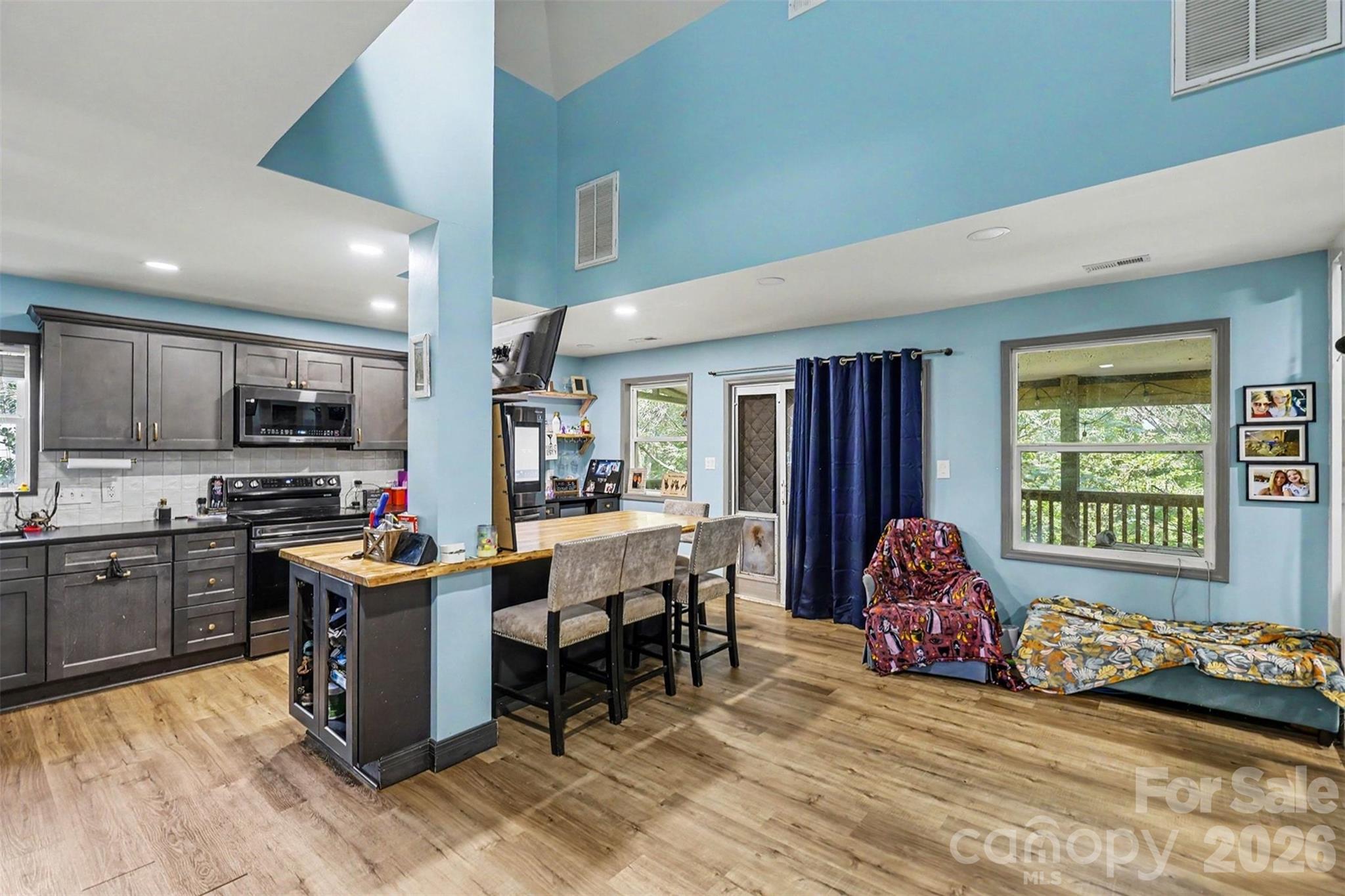 Single Family Residence at 16033 Samoa Court, Fort Mill, photo 8 of 41