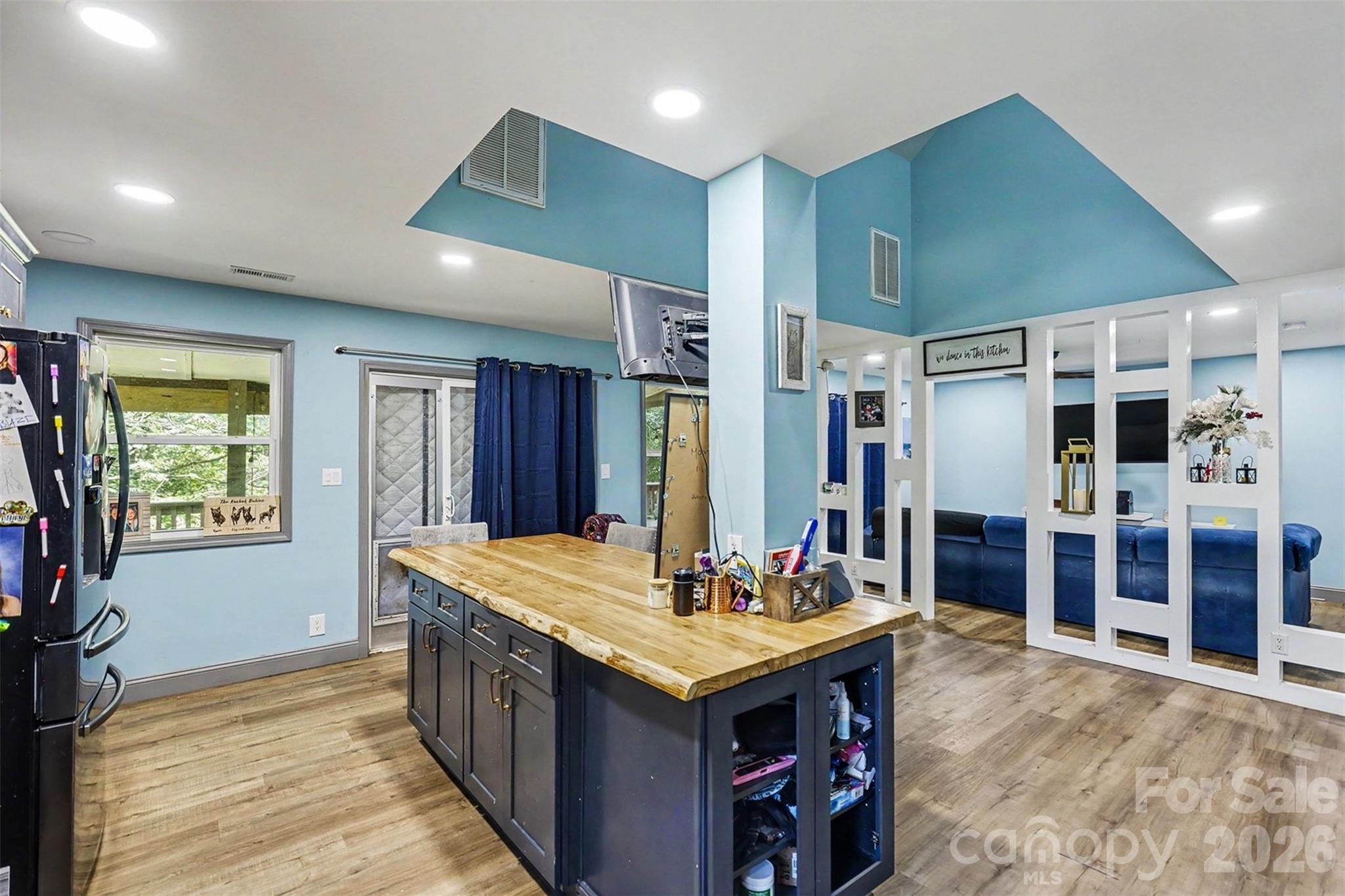 Single Family Residence at 16033 Samoa Court, Fort Mill, photo 3 of 41