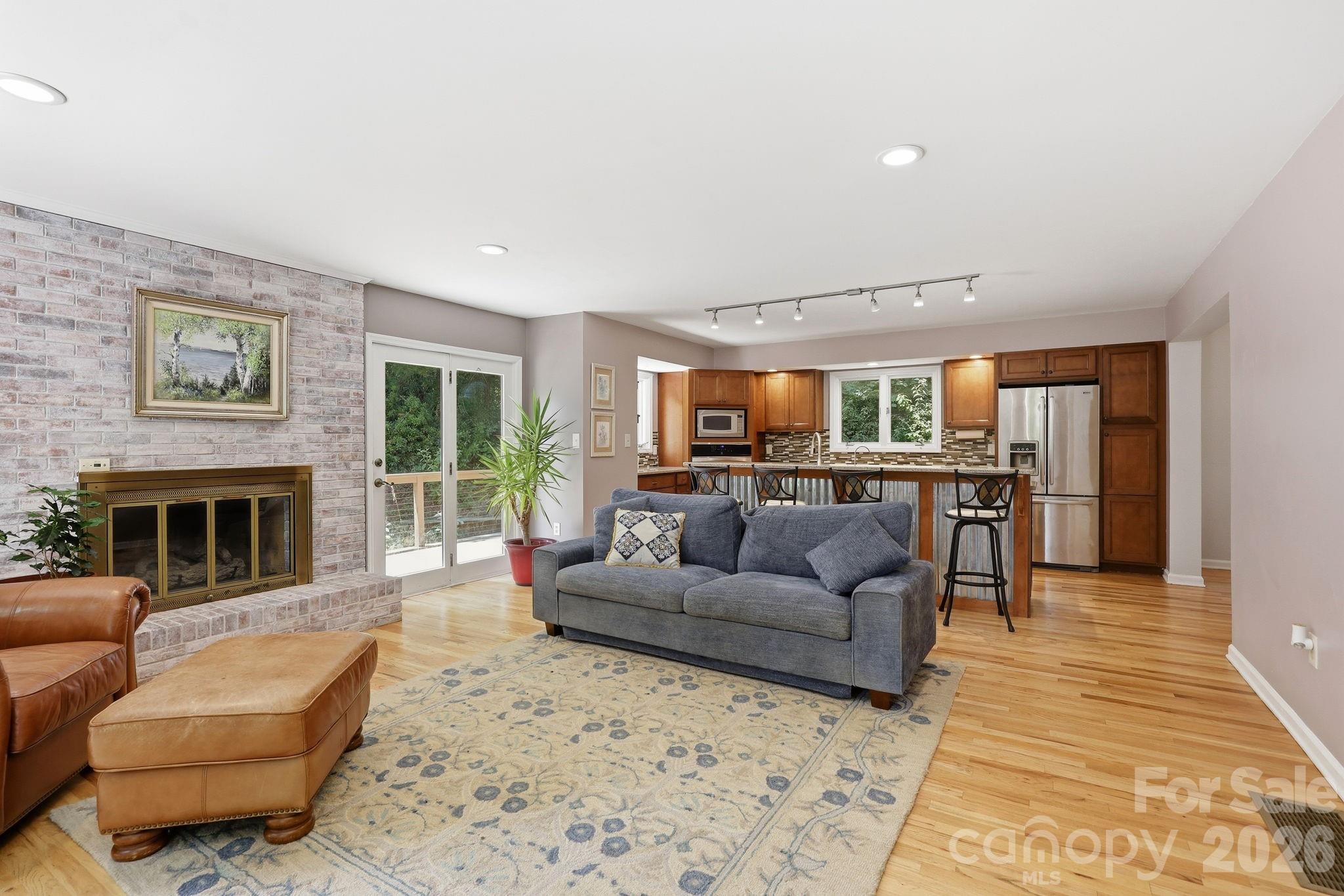 Single Family Residence at 202 Riva Ridge Drive, Fairview, photo 3 of 48