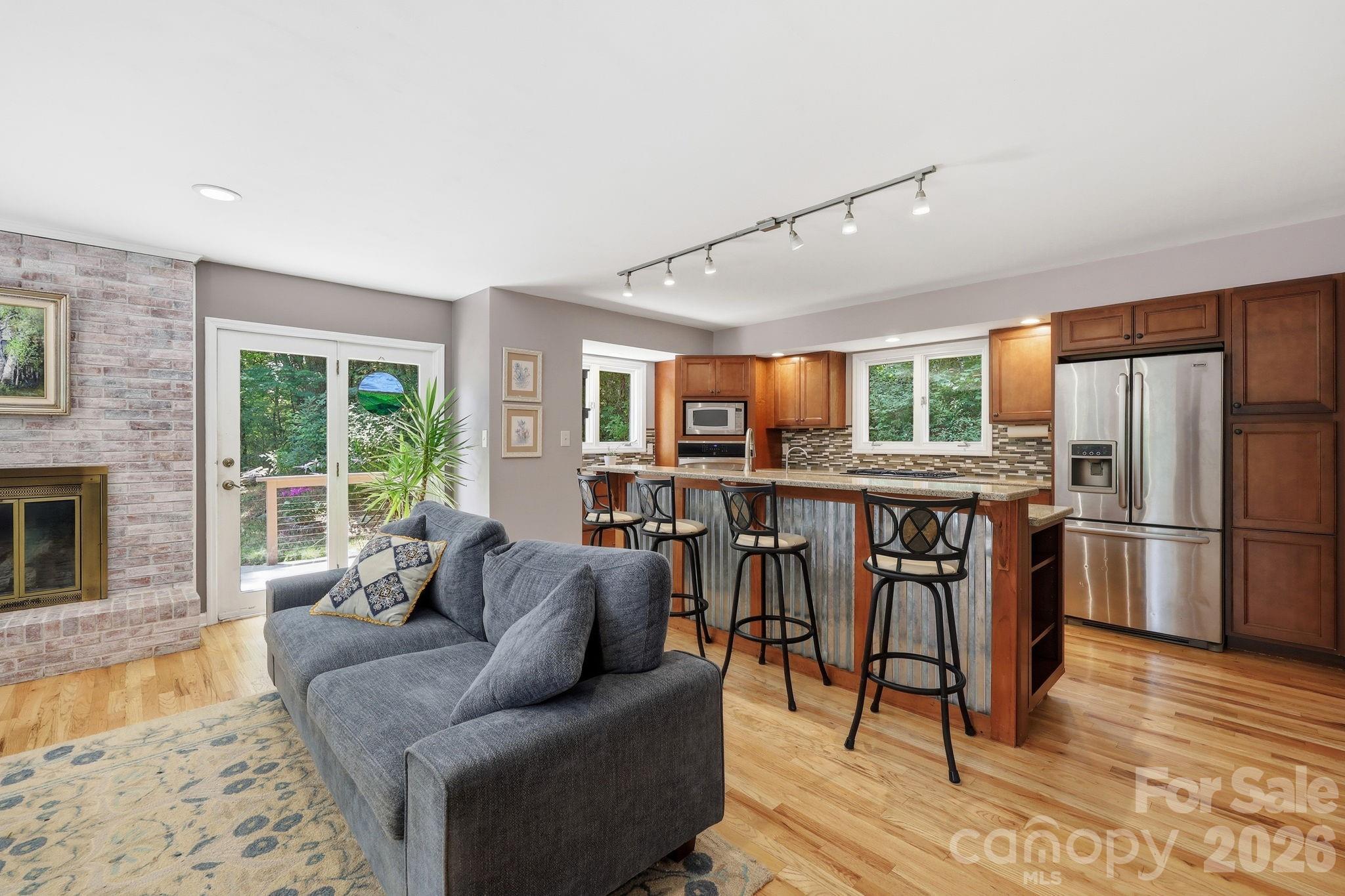 Single Family Residence at 202 Riva Ridge Drive, Fairview, photo 6 of 48