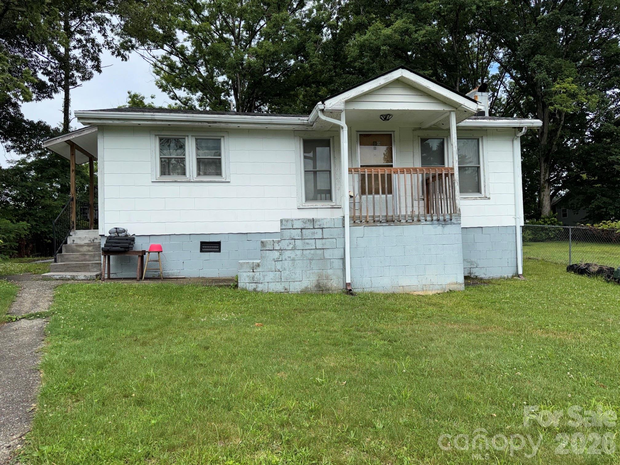 833 N Oak - 831/833 N Oak Street, Hendersonville