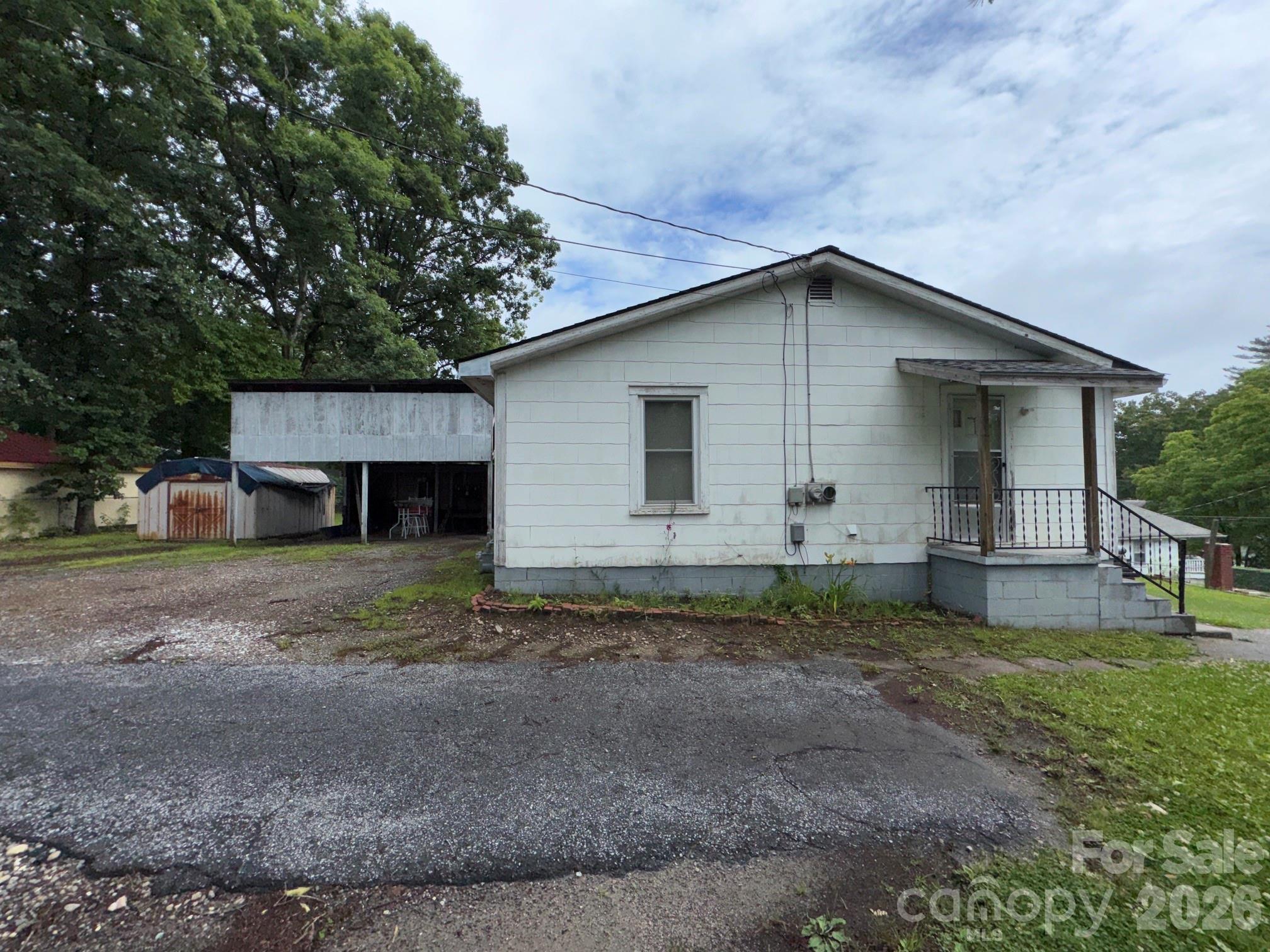 833 Side of home - 831/833 N Oak Street, Hendersonville
