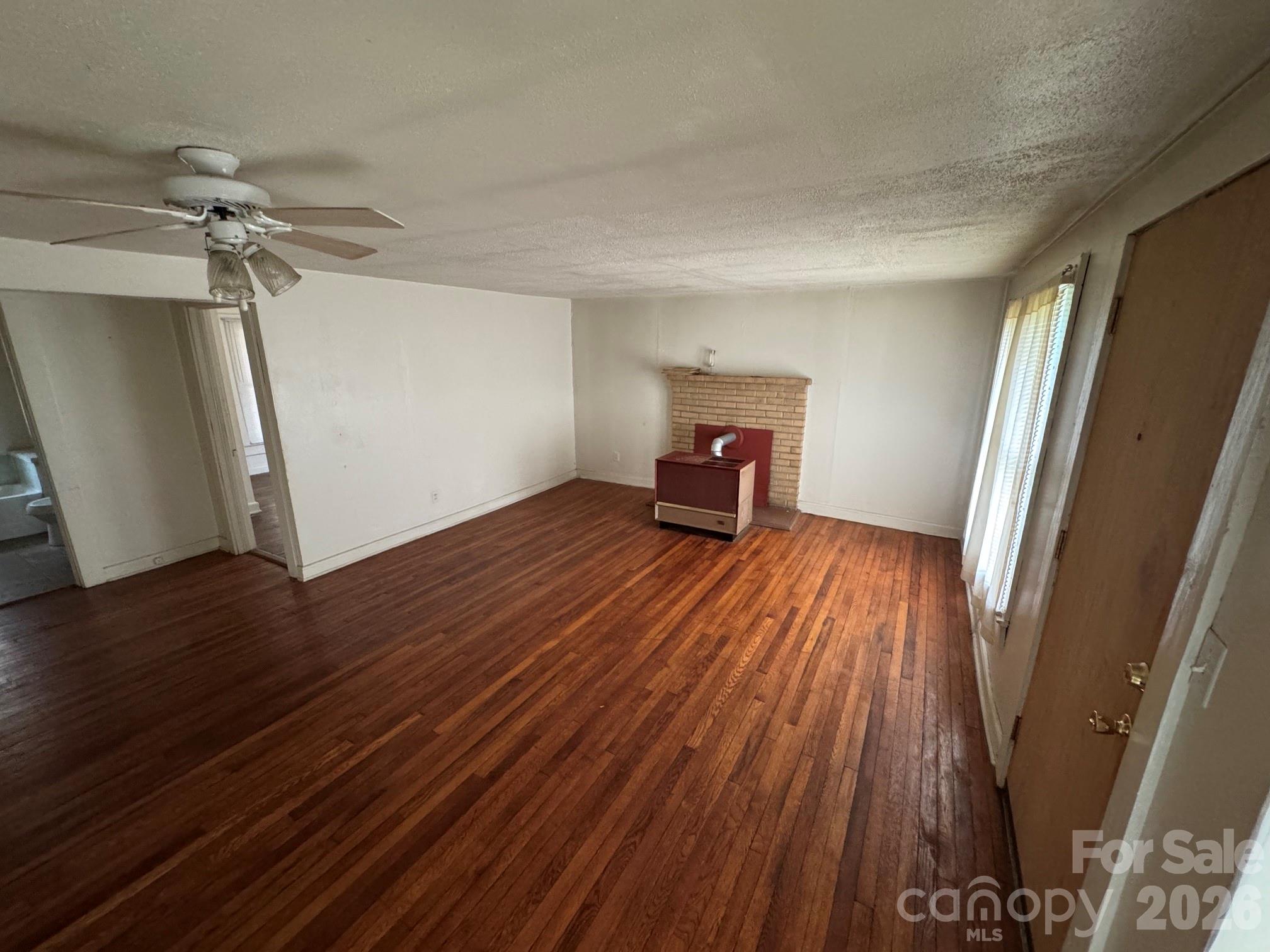 Single Family Residence at 831/833 N Oak Street, Hendersonville, photo 19 of 26