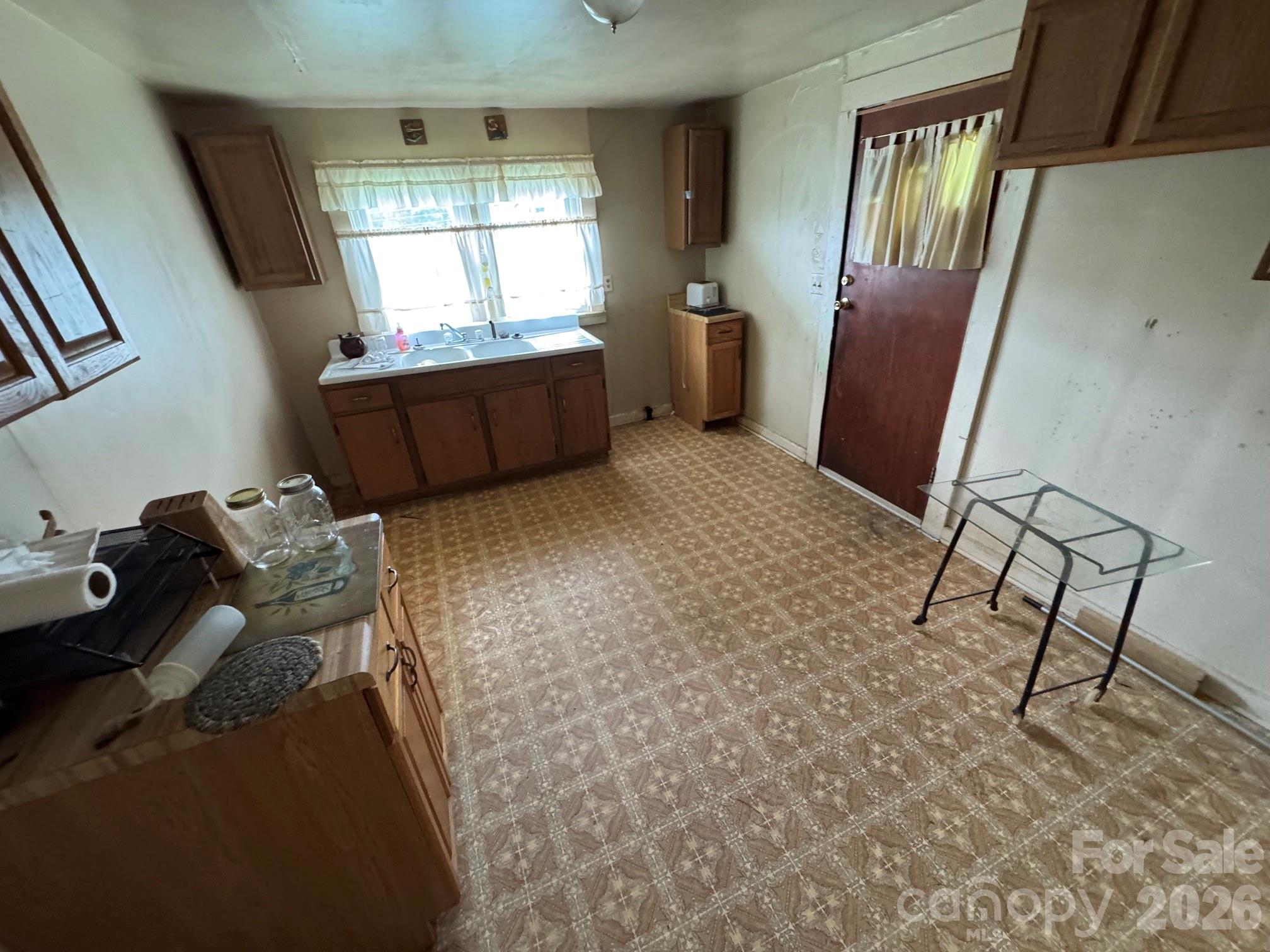 Single Family Residence at 831/833 N Oak Street, Hendersonville, photo 26 of 26