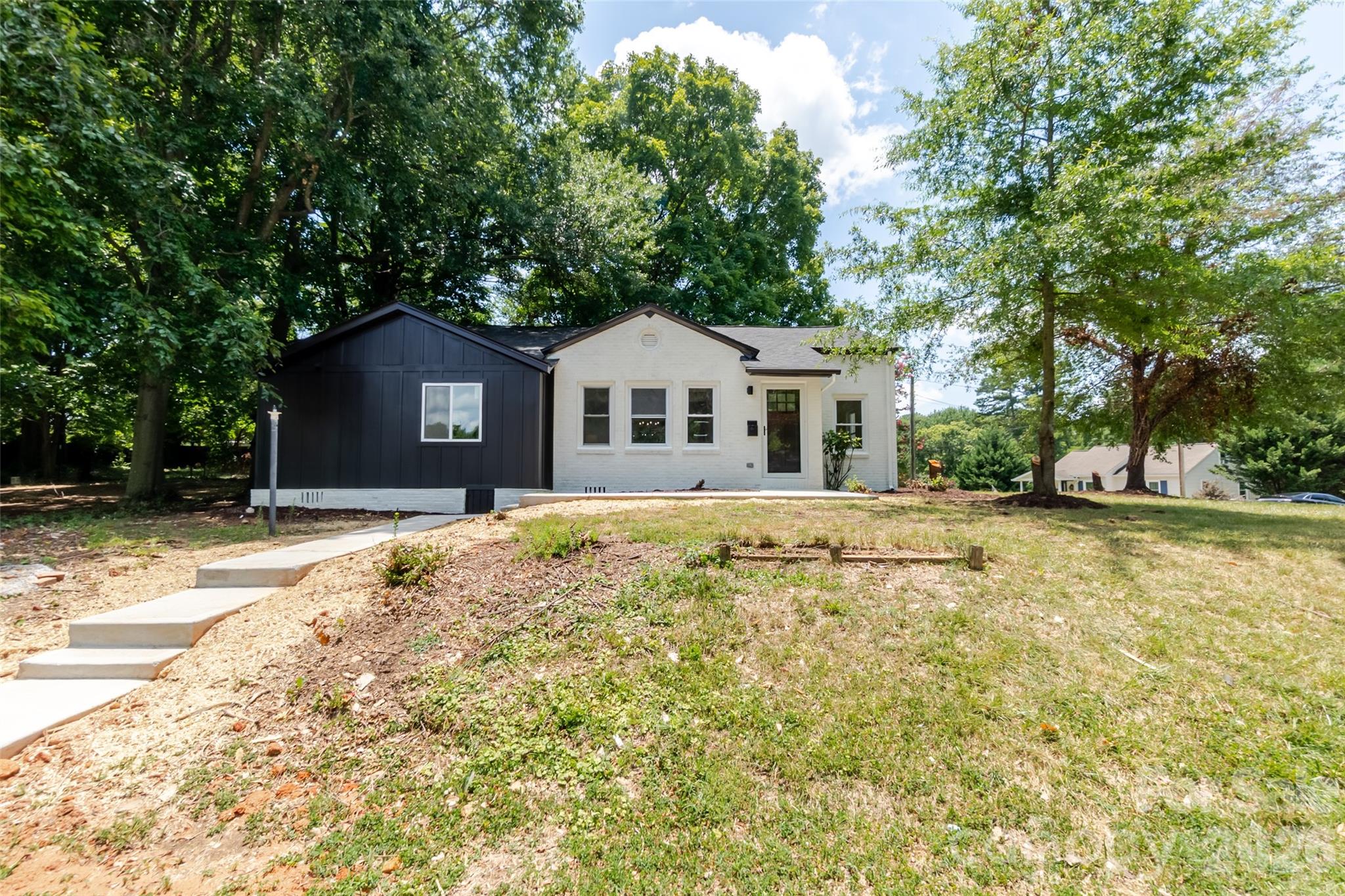 Front entrance and walkway - 1501 Mccormick Avenue, Gastonia