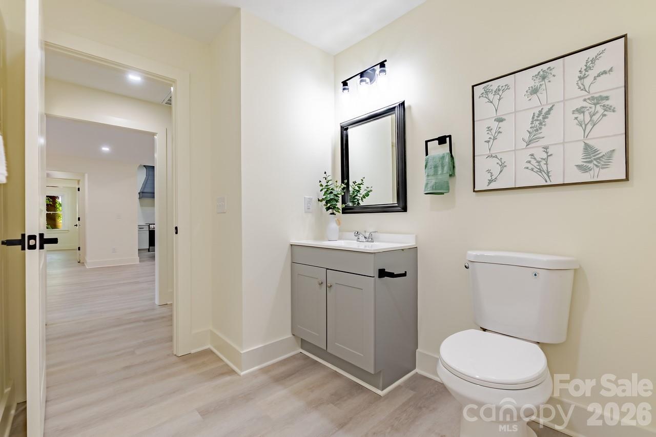 Secondary bathroom - 1501 Mccormick Avenue, Gastonia