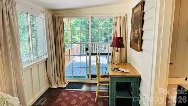 Single Family Residence at 23 Leatherwood Lane, Hendersonville, photo 10 of 31