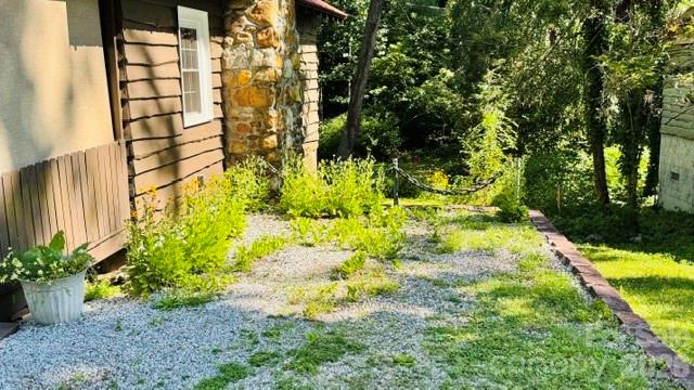 Single Family Residence at 23 Leatherwood Lane, Hendersonville, photo 25 of 31