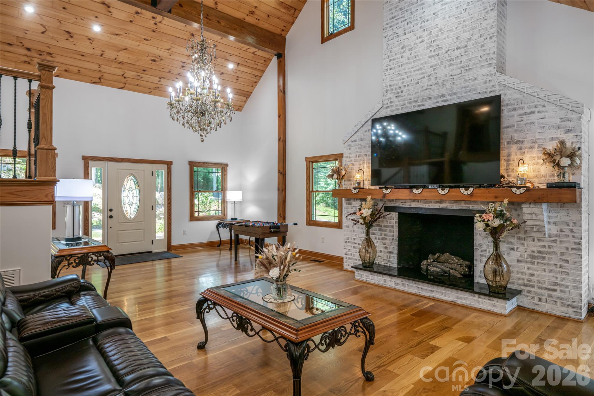 Single Family Residence at 86 Holiday Drive, Hendersonville, photo 6 of 26