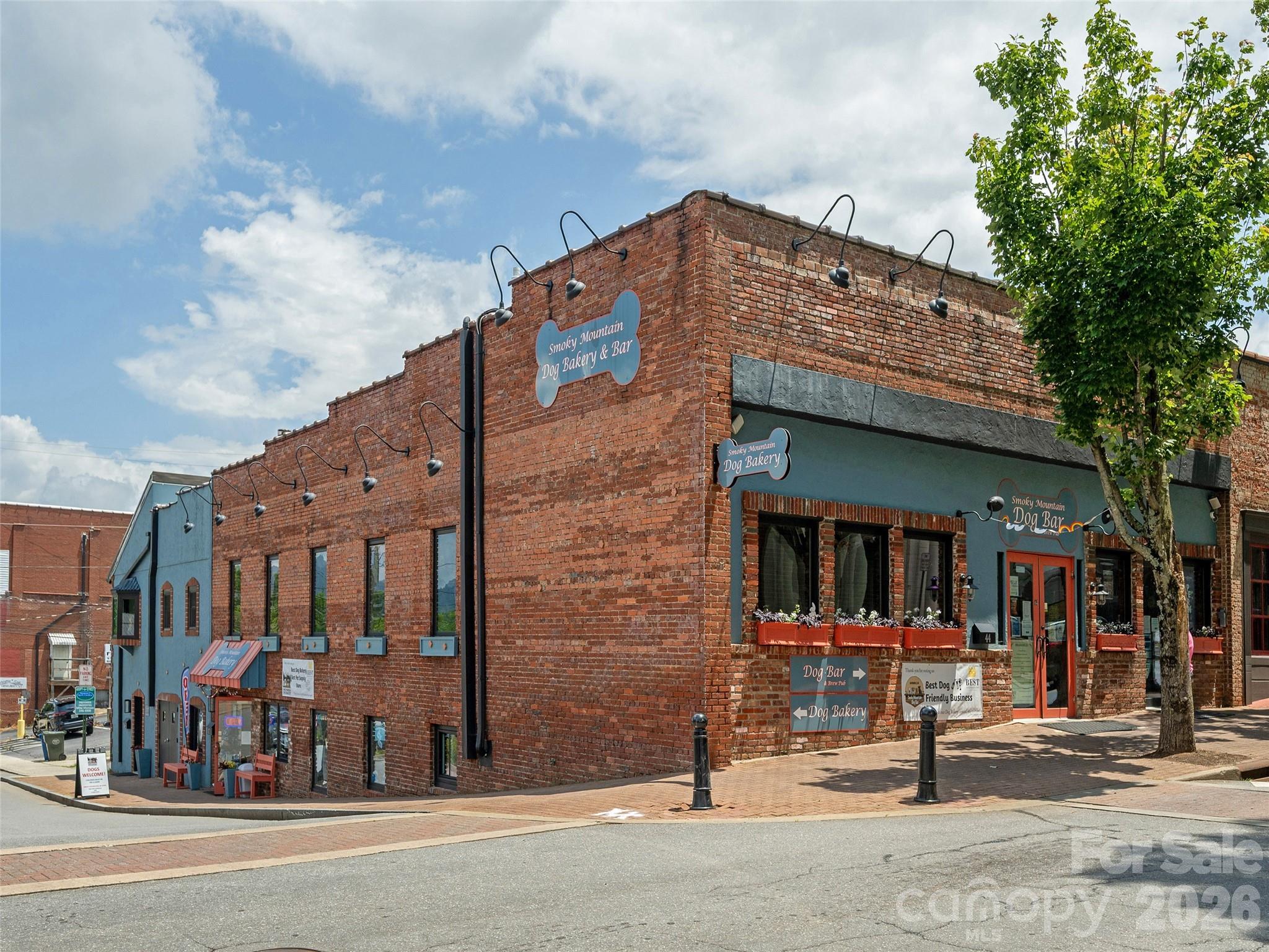 Food/Beverage at 44 Church Street, Waynesville