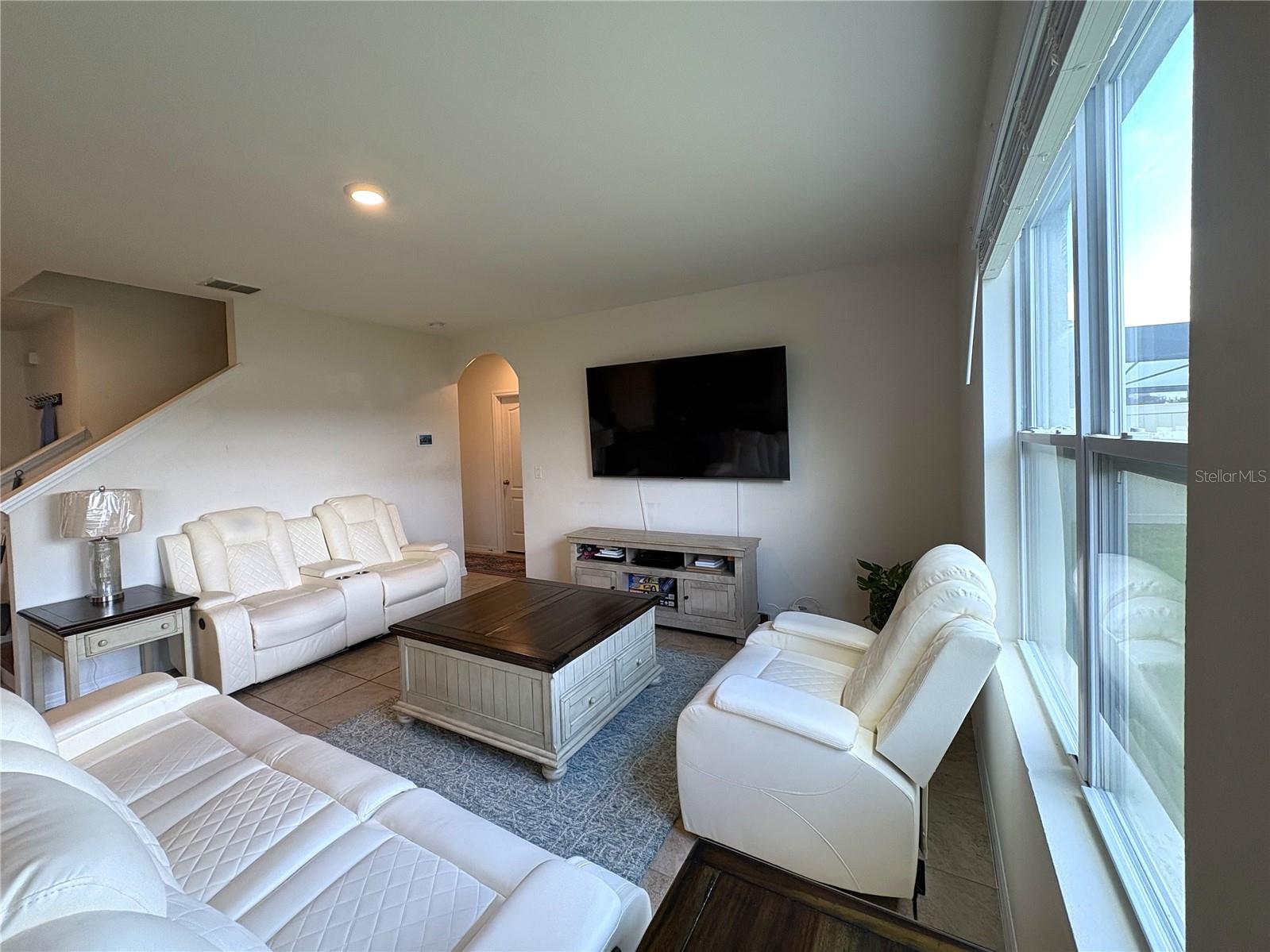 LIVING ROOM - 1116 FOX PATH RD, DAVENPORT