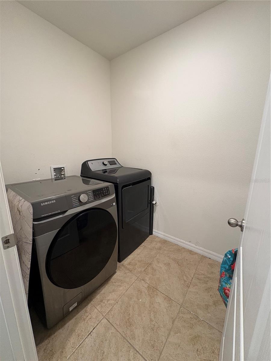 SECOND FLOOR LAUNDRY - 1116 FOX PATH RD, DAVENPORT