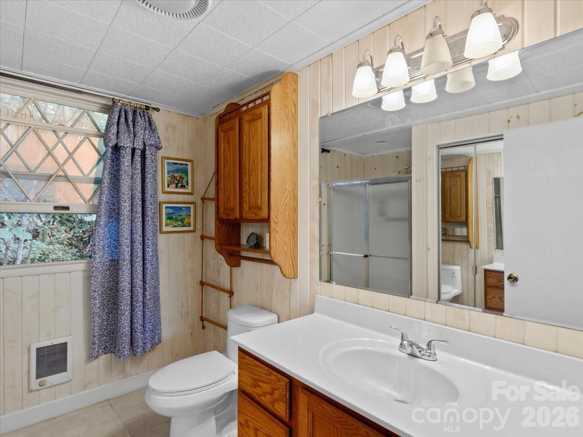 Single Family Residence at 119 Fox Den Road, Mars Hill, photo 27 of 43