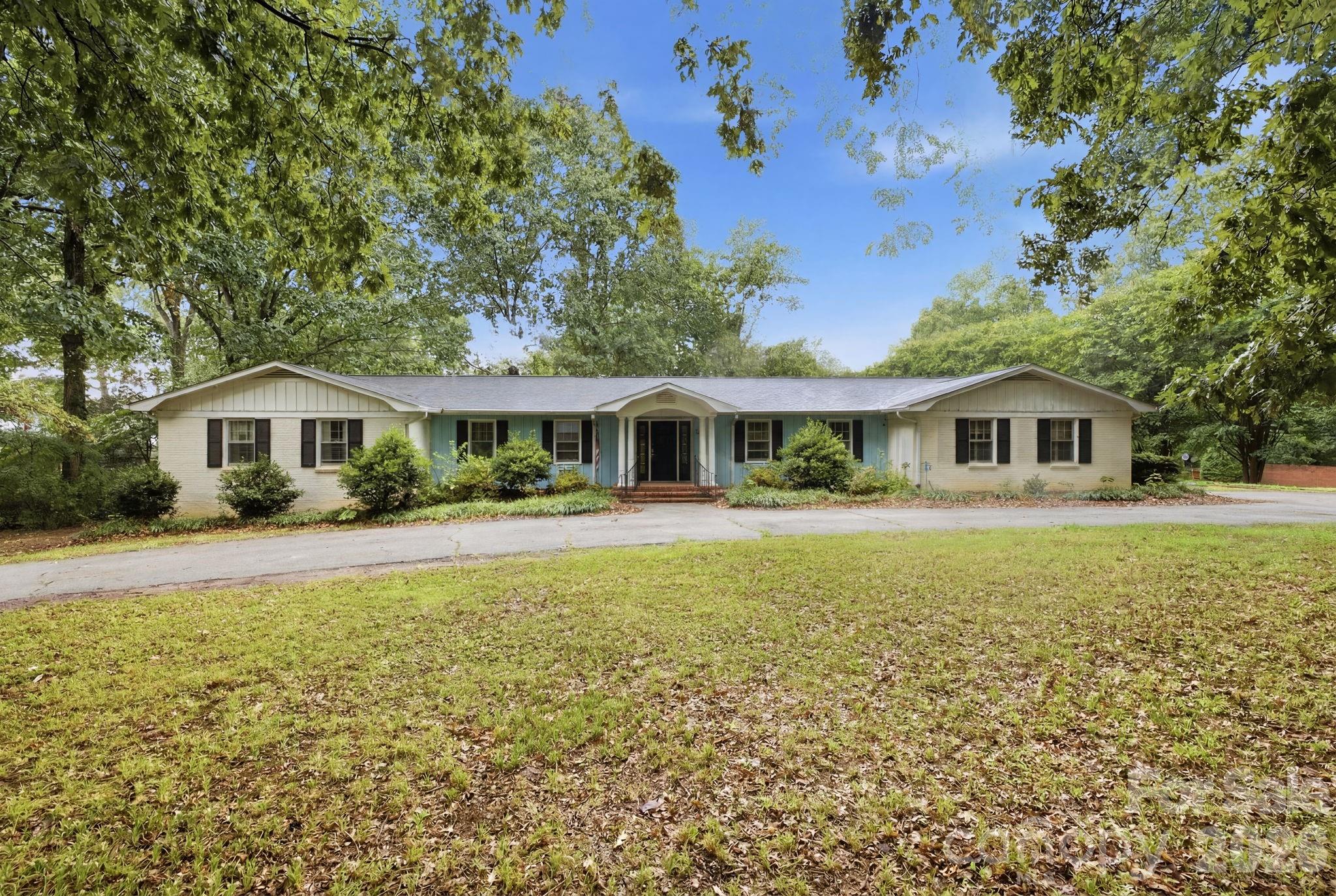 Single Family Residence at 108 Augusta Drive, Statesville, photo 2 of 32