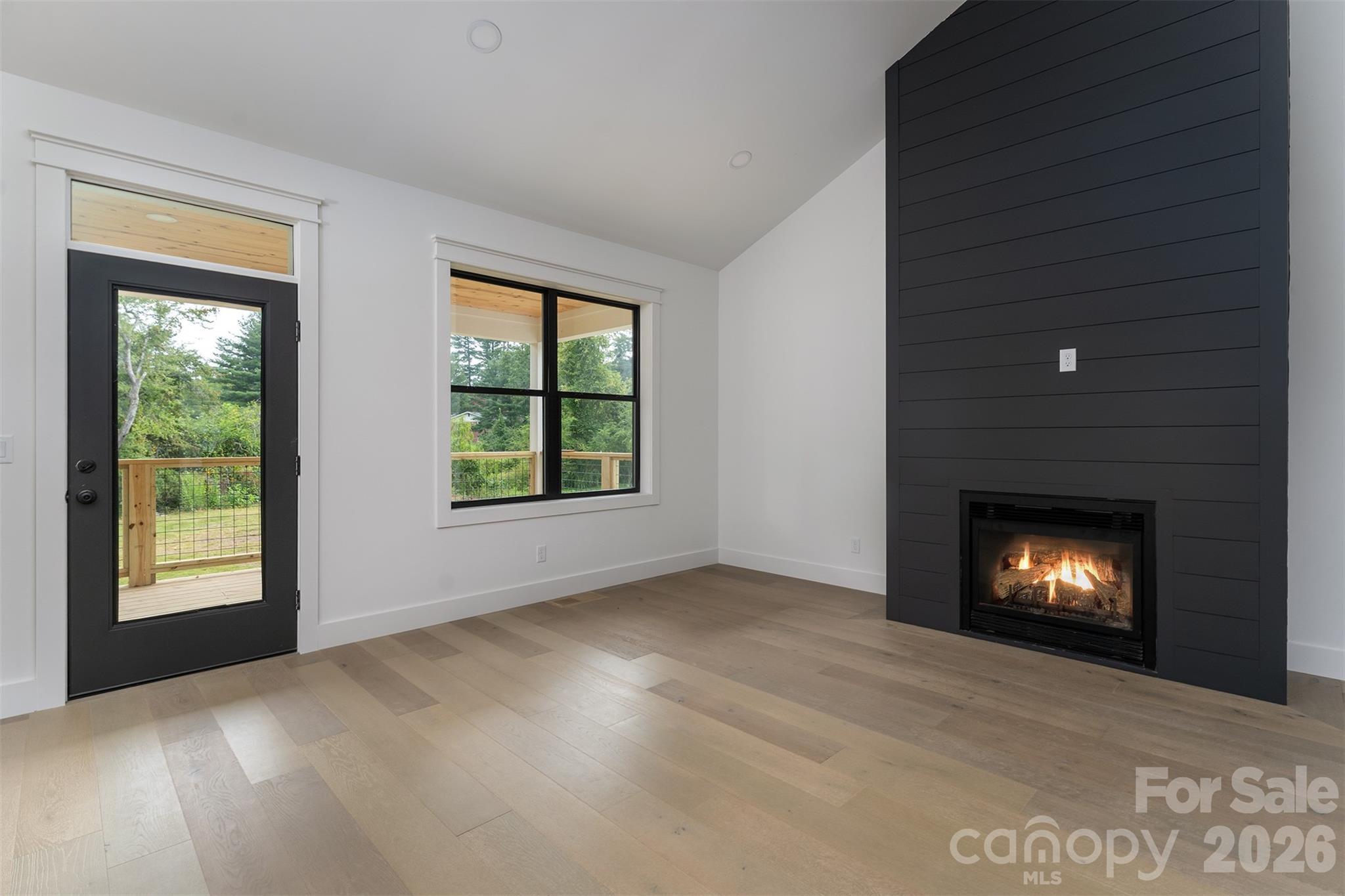 Single Family Residence at 808 Maybank Drive, Hendersonville, photo 11 of 32