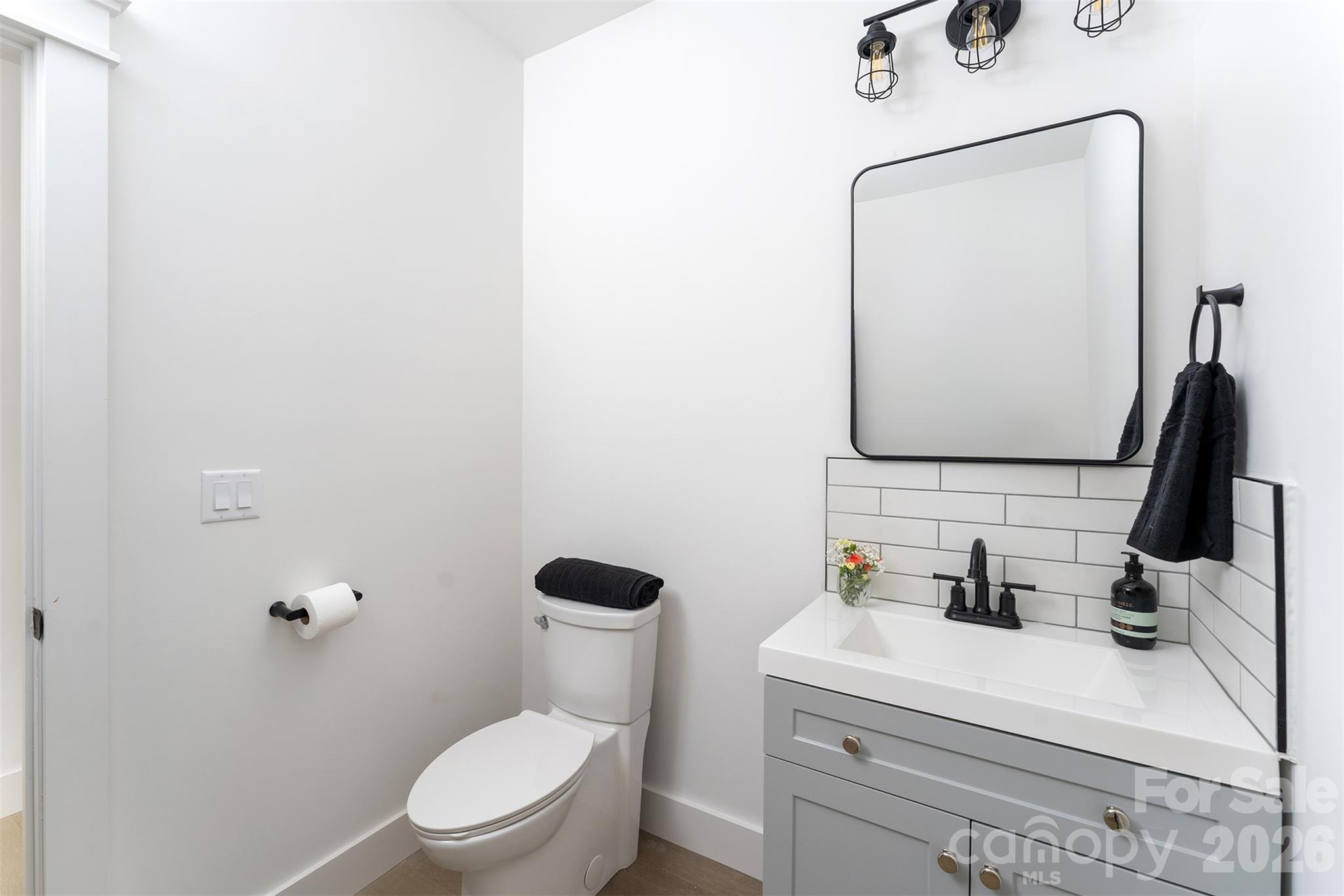 powder room - 808 Maybank Drive, Hendersonville