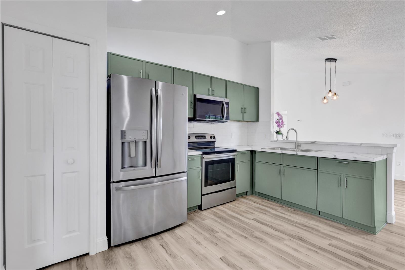 Modern Kitchen - 318 WALPOLE LOOP, DAVENPORT