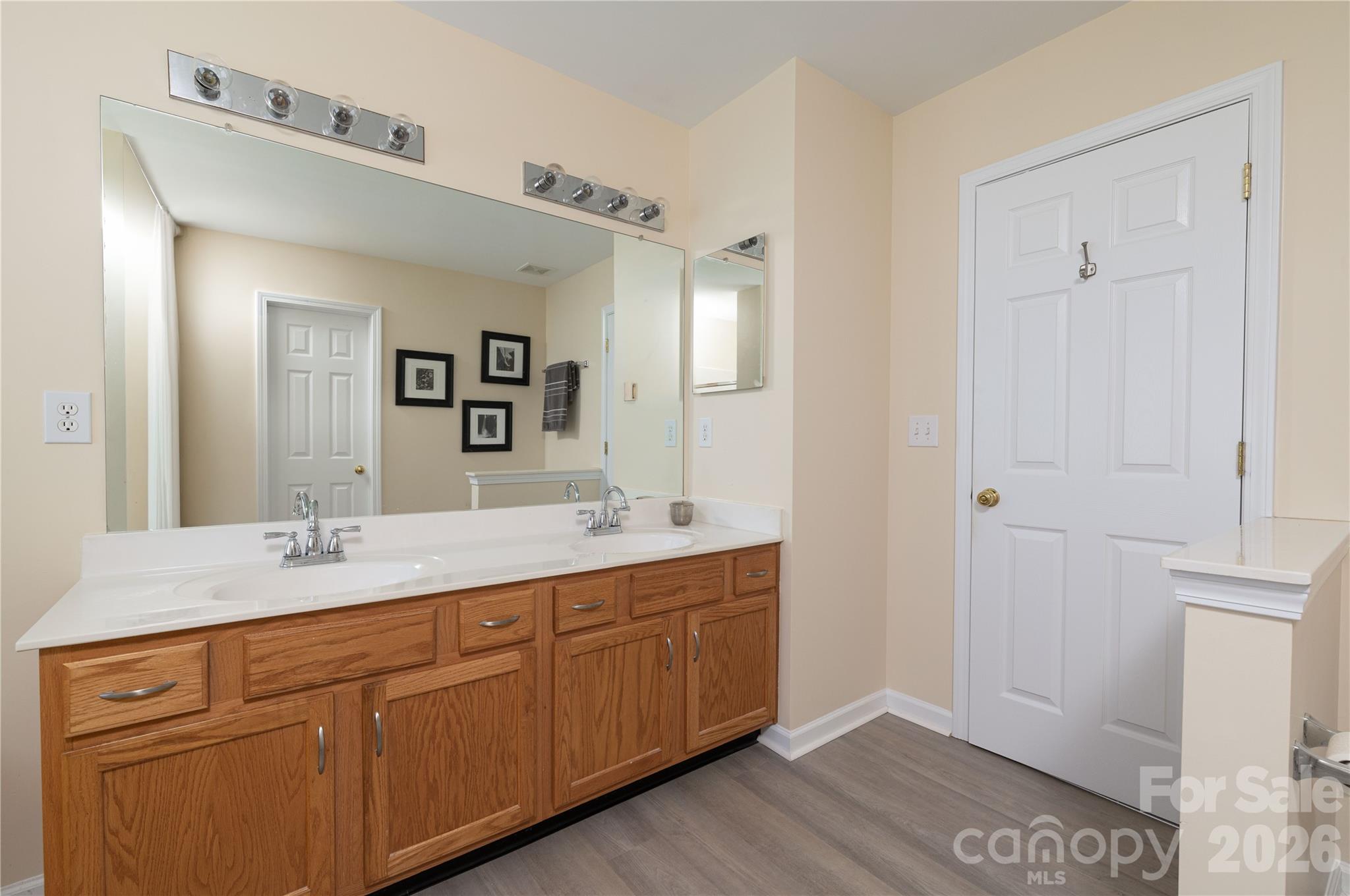 Single Family Residence at 402 Abercairn Way, Waxhaw, photo 23 of 30