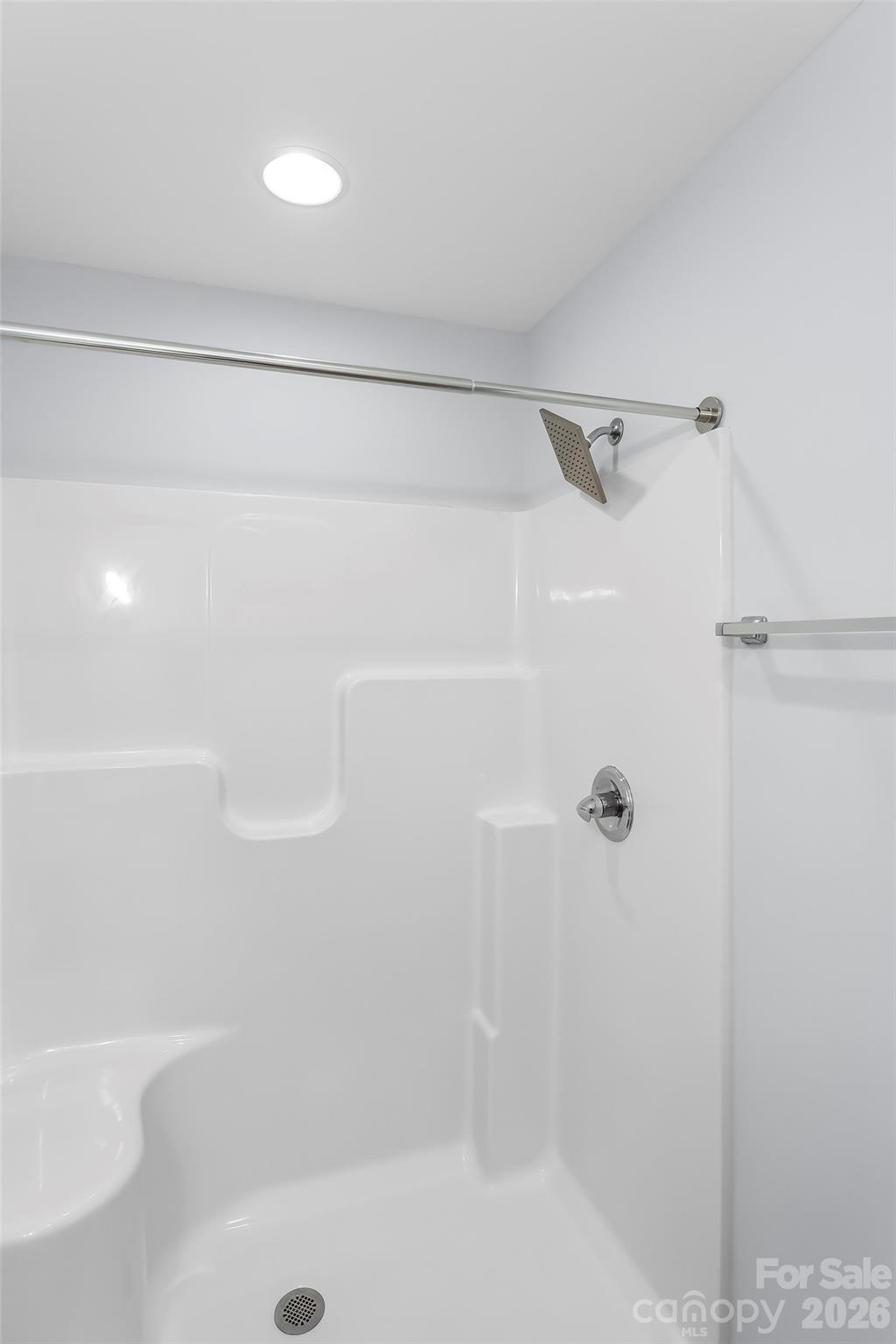Ensuite Bathroom - 112 Elm Street, Morganton