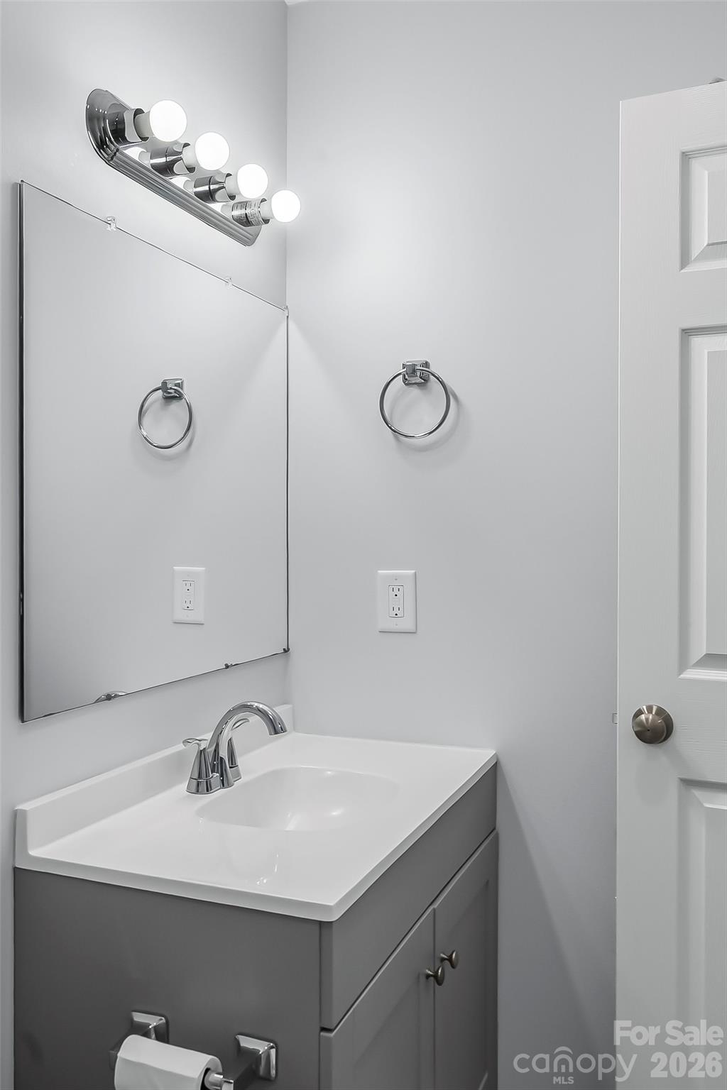 Ensuite Bathroom - 112 Elm Street, Morganton
