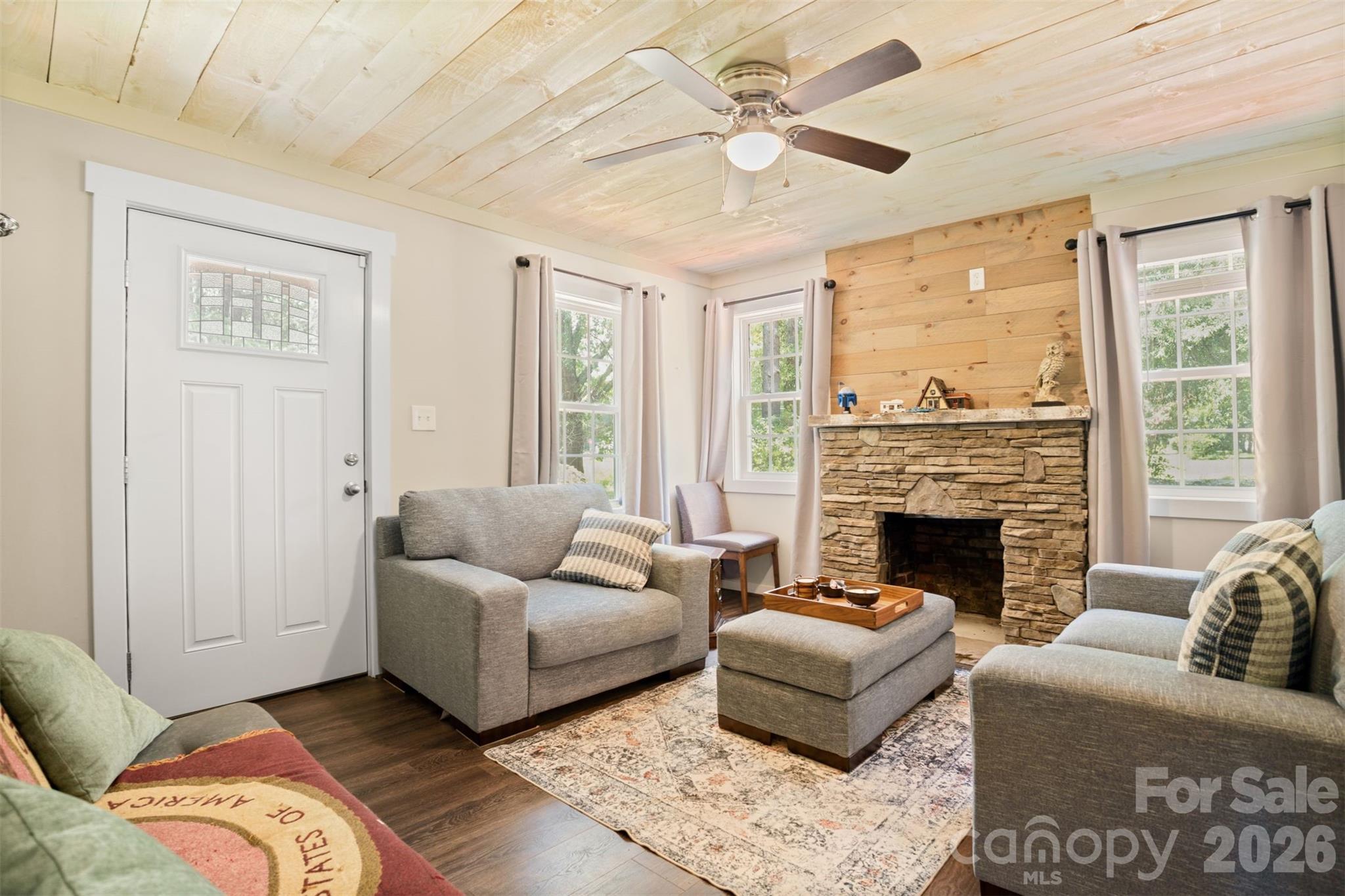 Living Room - 7193 Kershaw Camden Highway, Kershaw