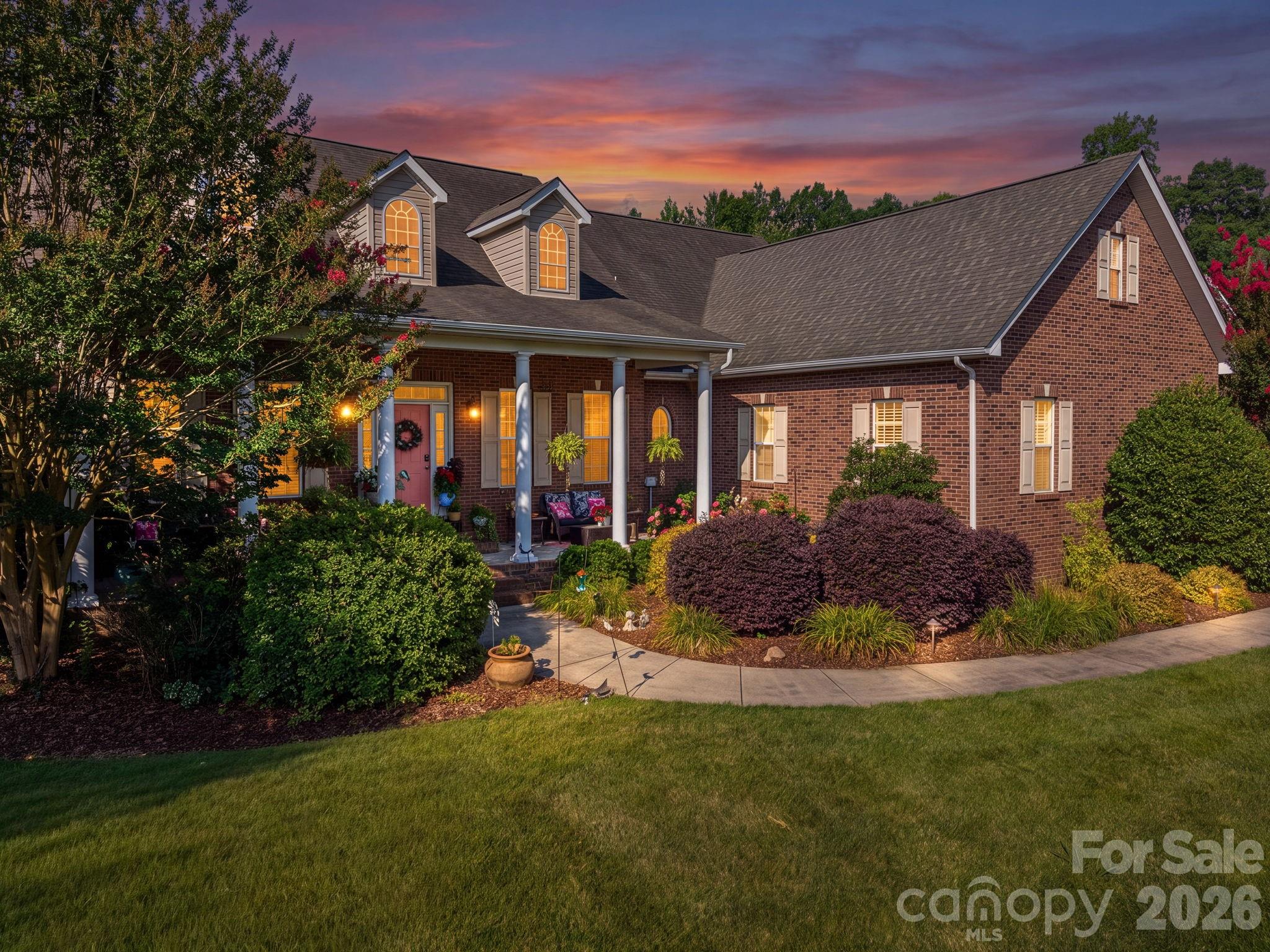 Single Family Residence at 961 Colleton Meadow Drive, Clover, photo 3 of 48