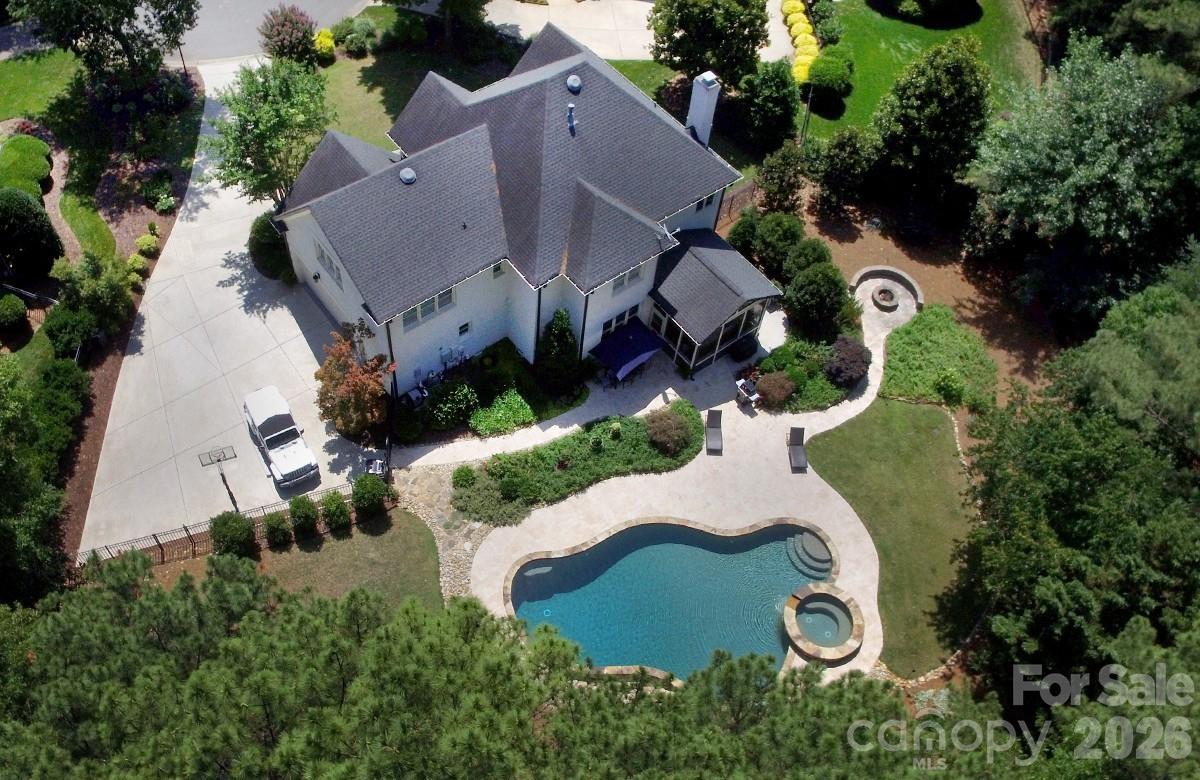 Single Family Residence at 18719 Cannon Crossing Way, Davidson, photo 2 of 43