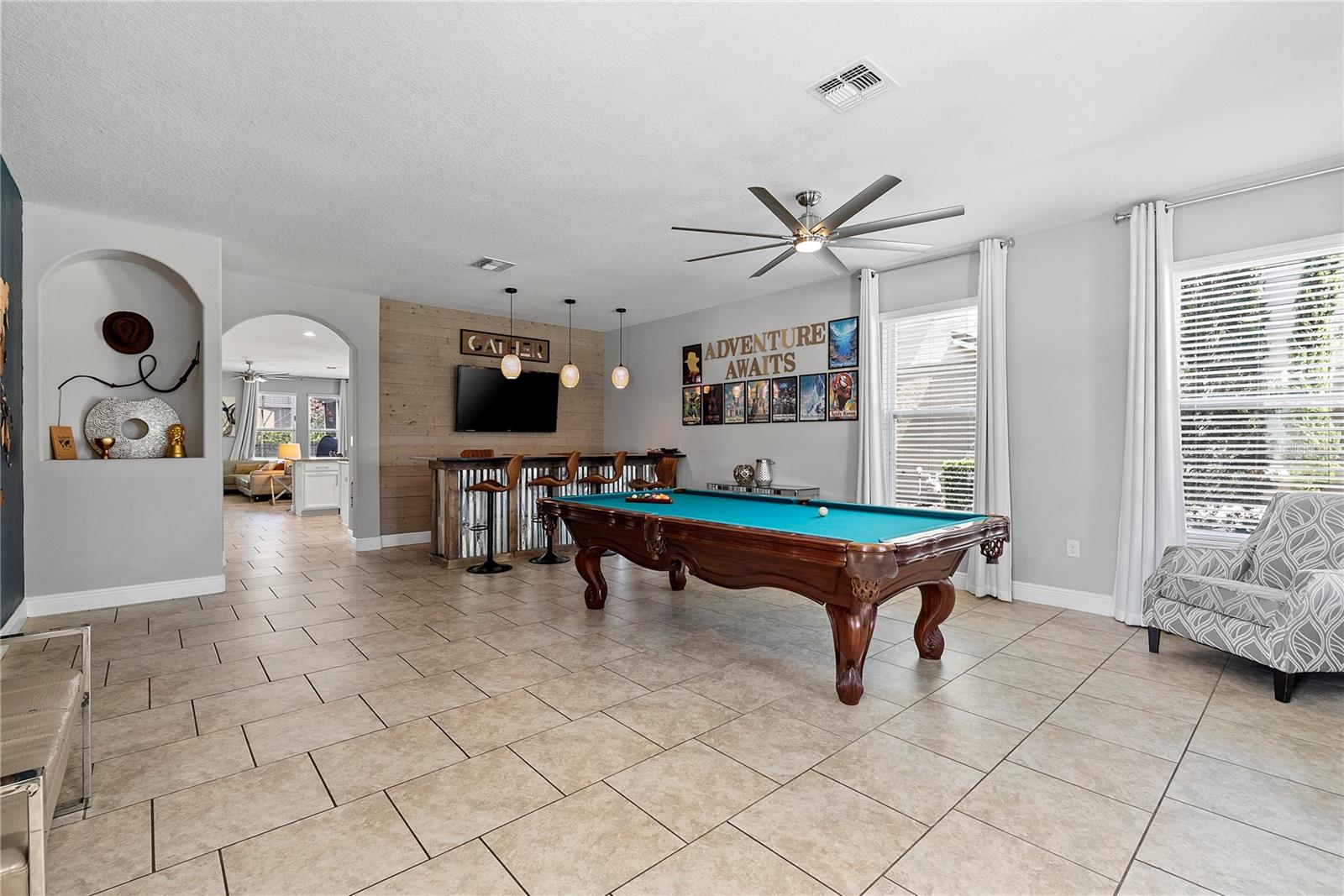 Flex Space & Entertainment Area - 4200 OAKTREE DR, DAVENPORT