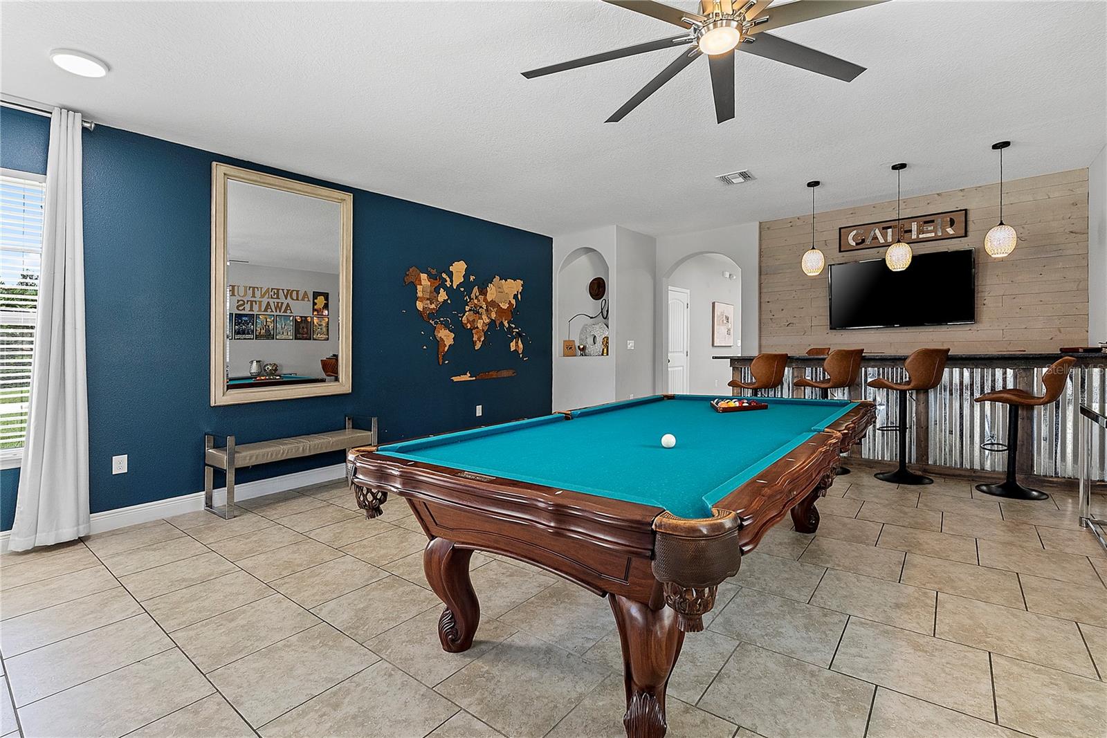 Flex Space & Entertainment Area - 4200 OAKTREE DR, DAVENPORT