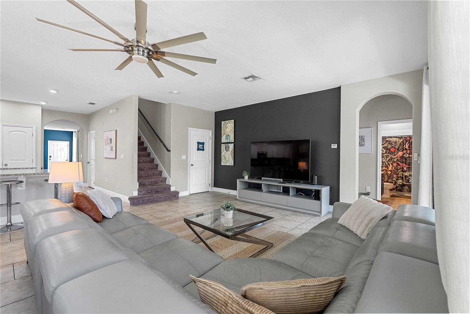 Living Room - 4200 OAKTREE DR, DAVENPORT