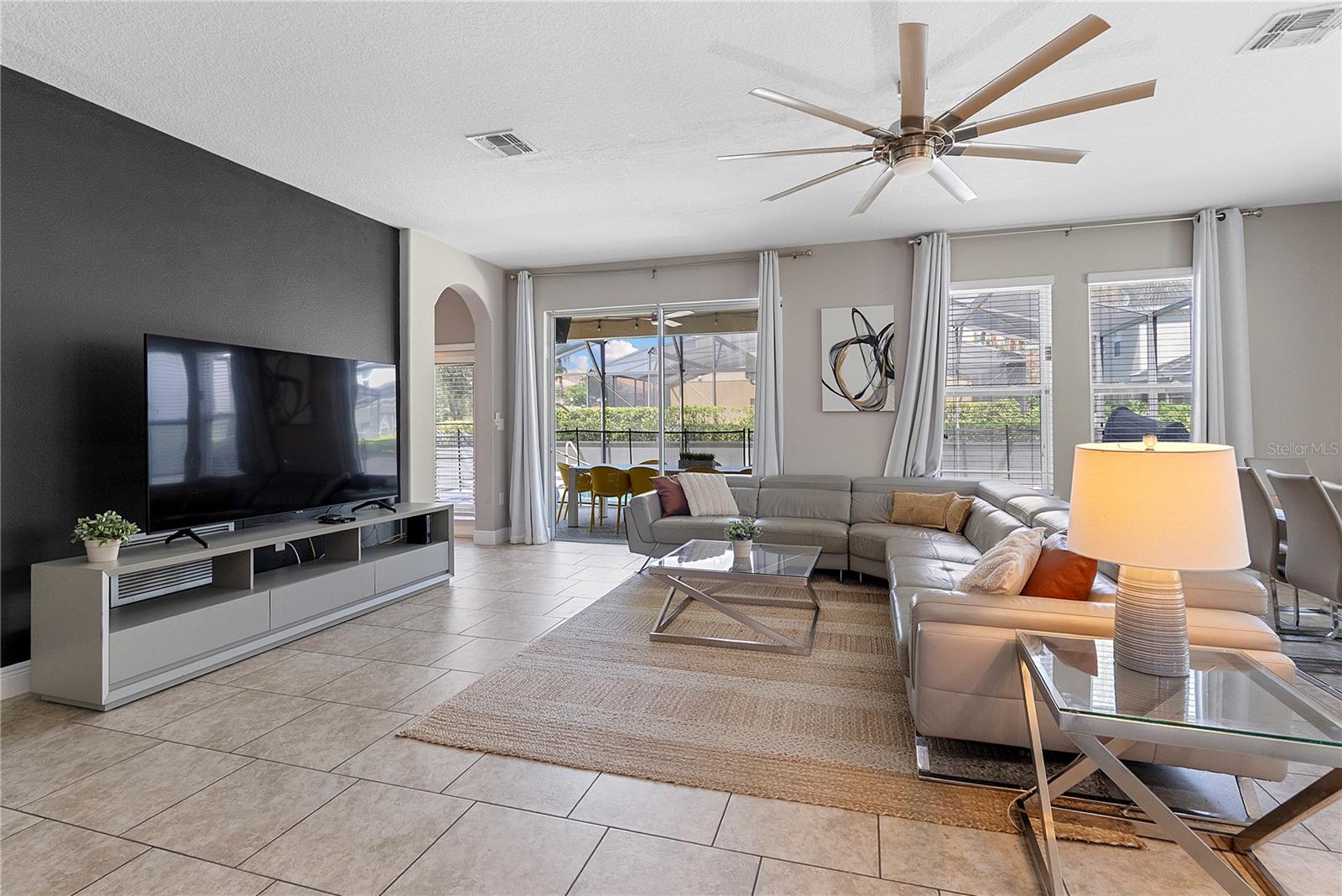 Living Room - 4200 OAKTREE DR, DAVENPORT
