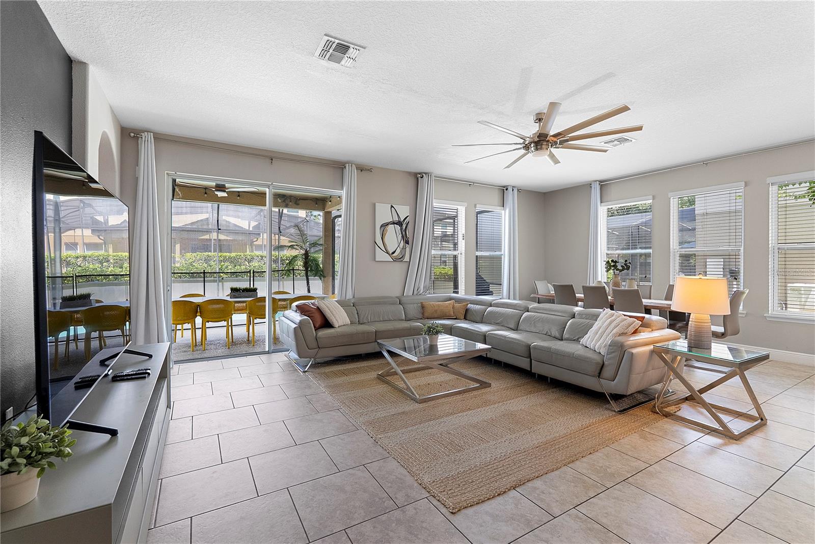 Living Room - 4200 OAKTREE DR, DAVENPORT