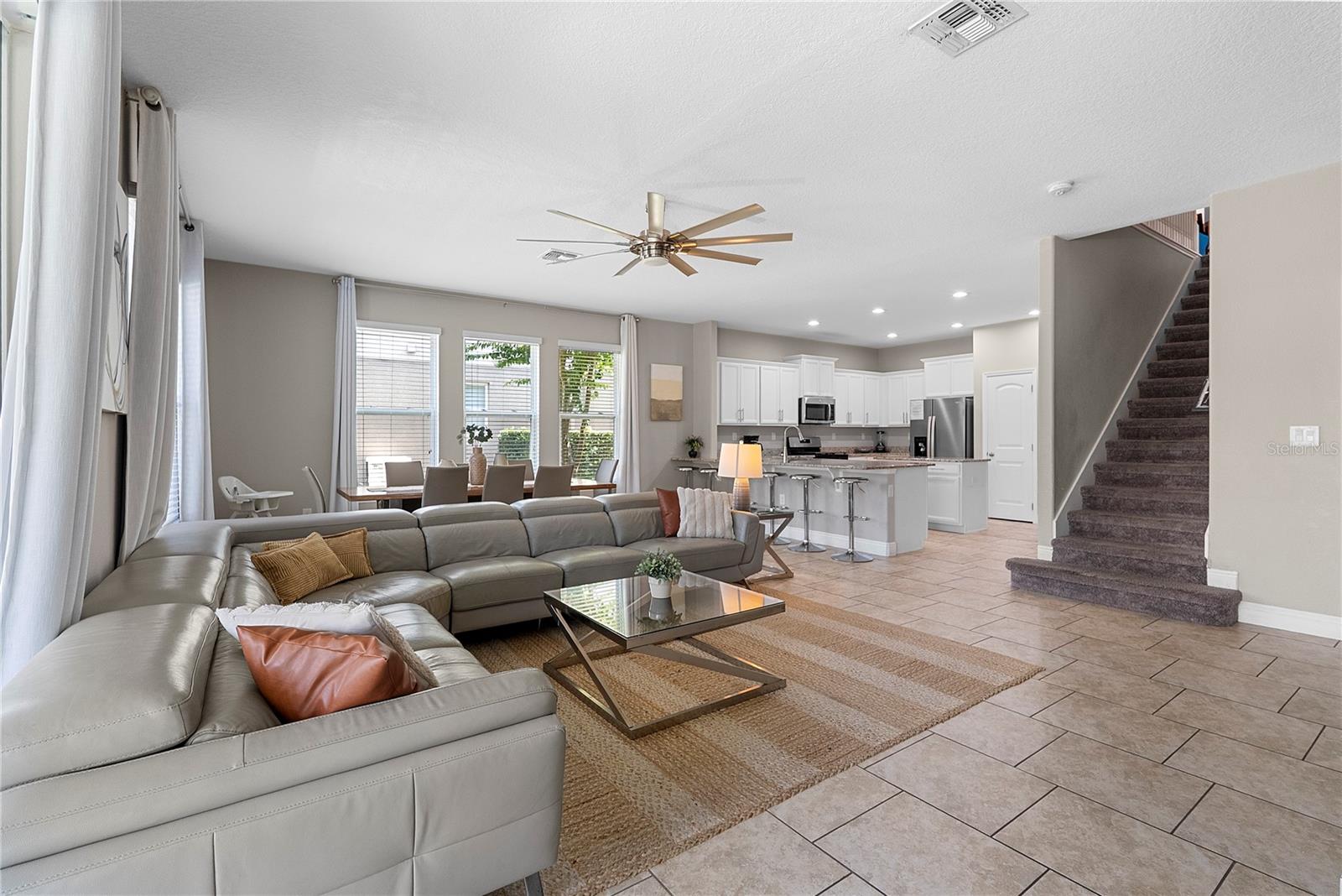 Living Room - 4200 OAKTREE DR, DAVENPORT