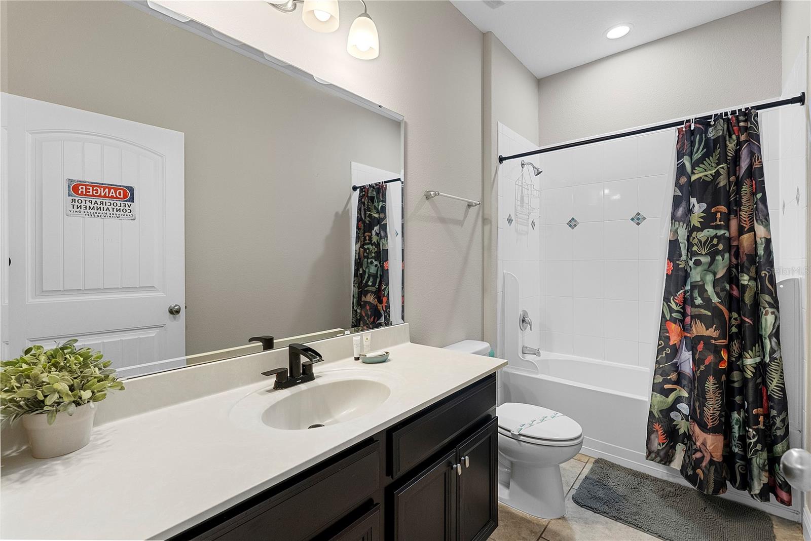 First Floor Bath - 4200 OAKTREE DR, DAVENPORT