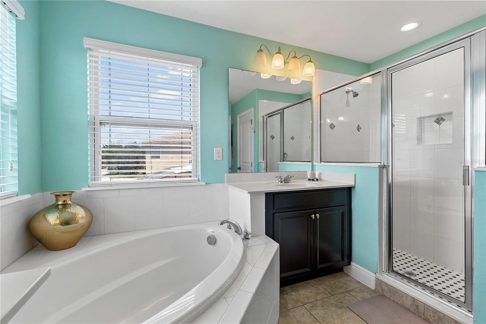 Master Bath - 4200 OAKTREE DR, DAVENPORT