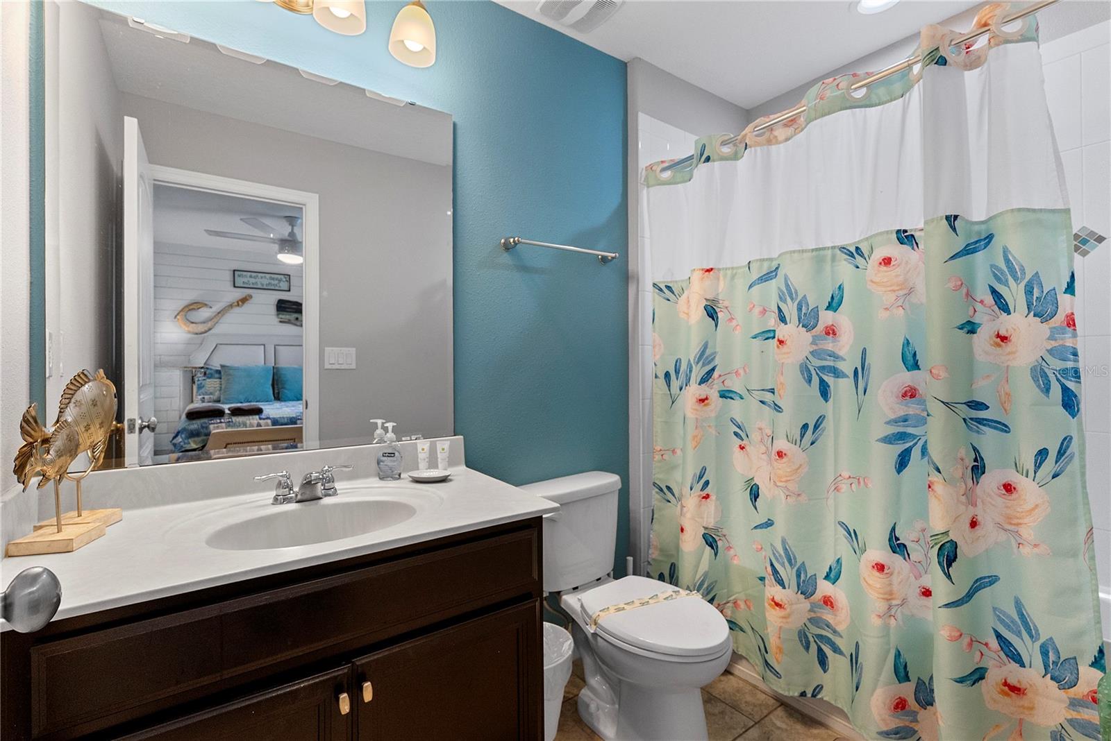 Upstairs Bath - 4200 OAKTREE DR, DAVENPORT