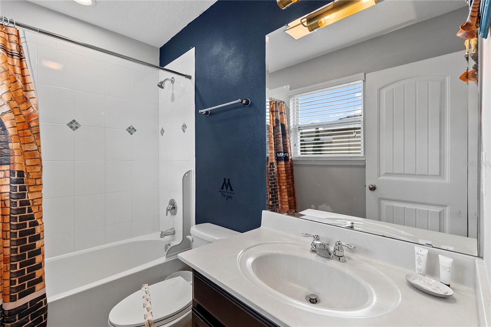 Upstairs Bath - 4200 OAKTREE DR, DAVENPORT