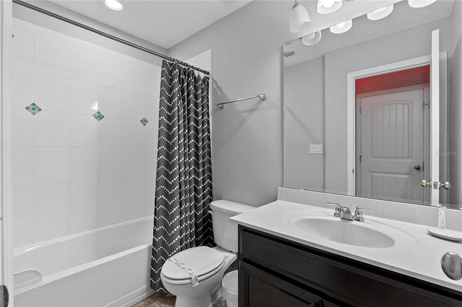 Upstairs Bath - 4200 OAKTREE DR, DAVENPORT