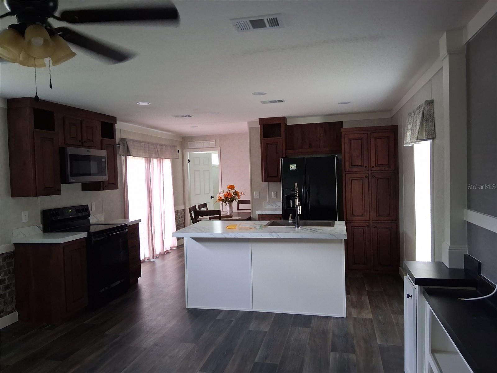 Manufactured Home at 9170 DAN LYNN ST, BROOKSVILLE, photo 5 of 12