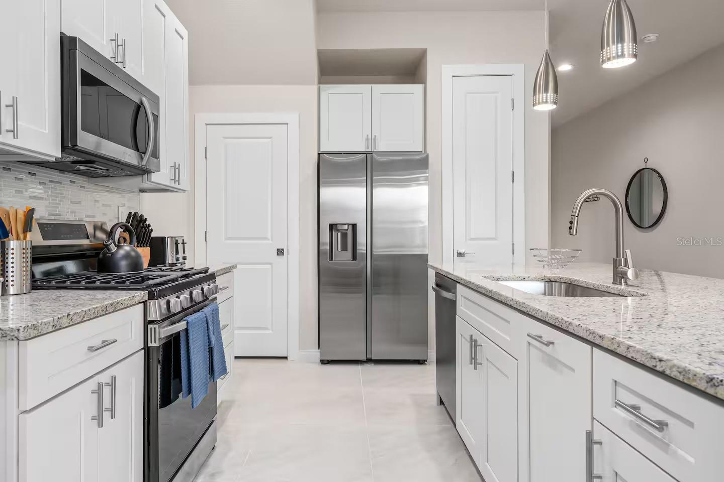 Townhouse at 7568 SUNFLOWER CIR, KISSIMMEE, photo 11 of 39