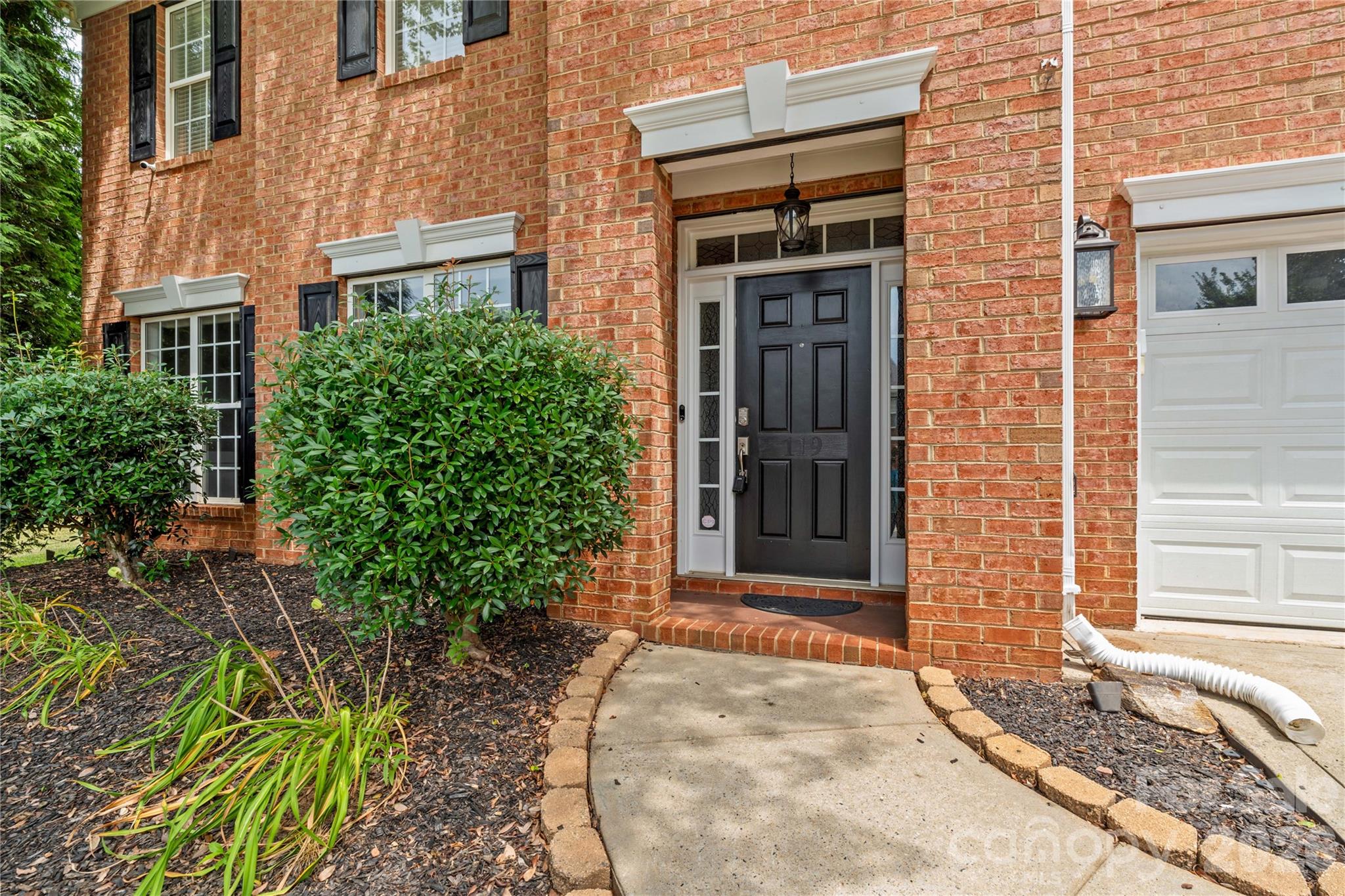Single Family Residence at 119 Middleton Place, Mooresville, photo 2 of 45
