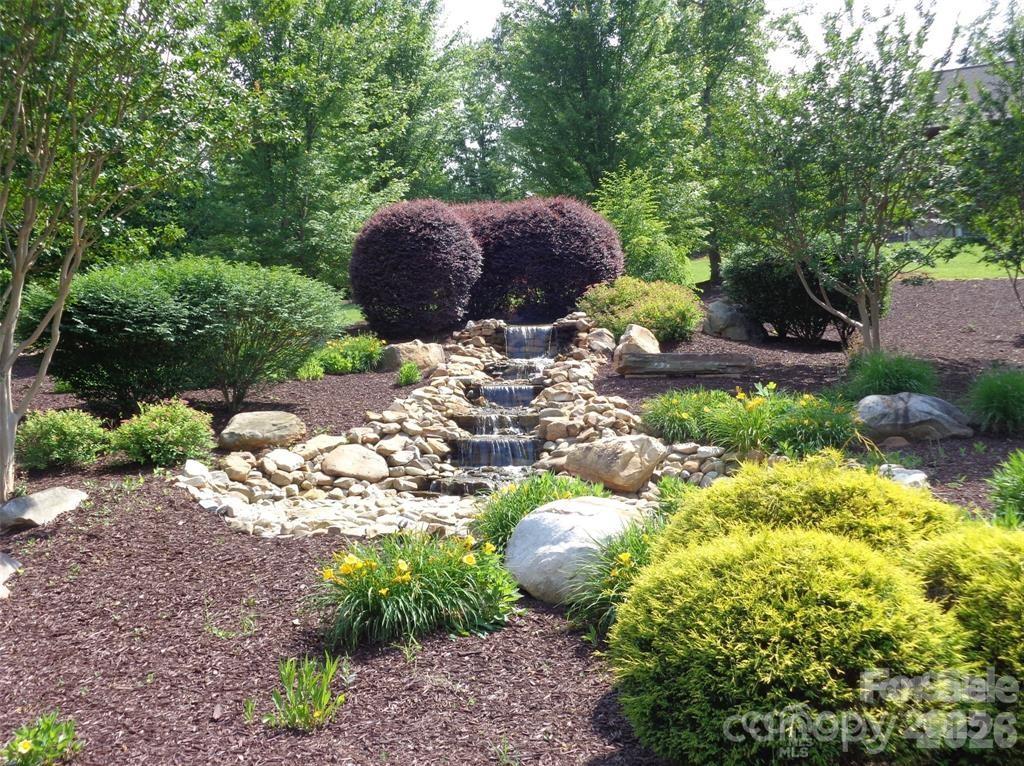 Community Front Entry - 152 Woodgate Trail, Nebo