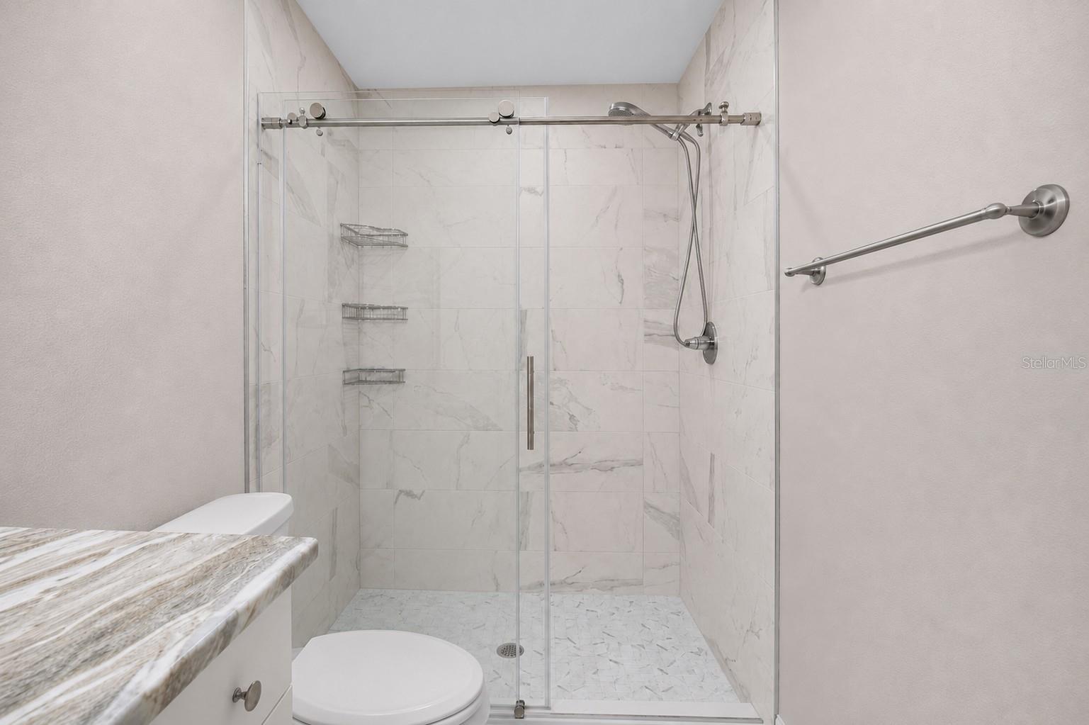 Primary Shower - 13358 SW 111TH ST, DUNNELLON