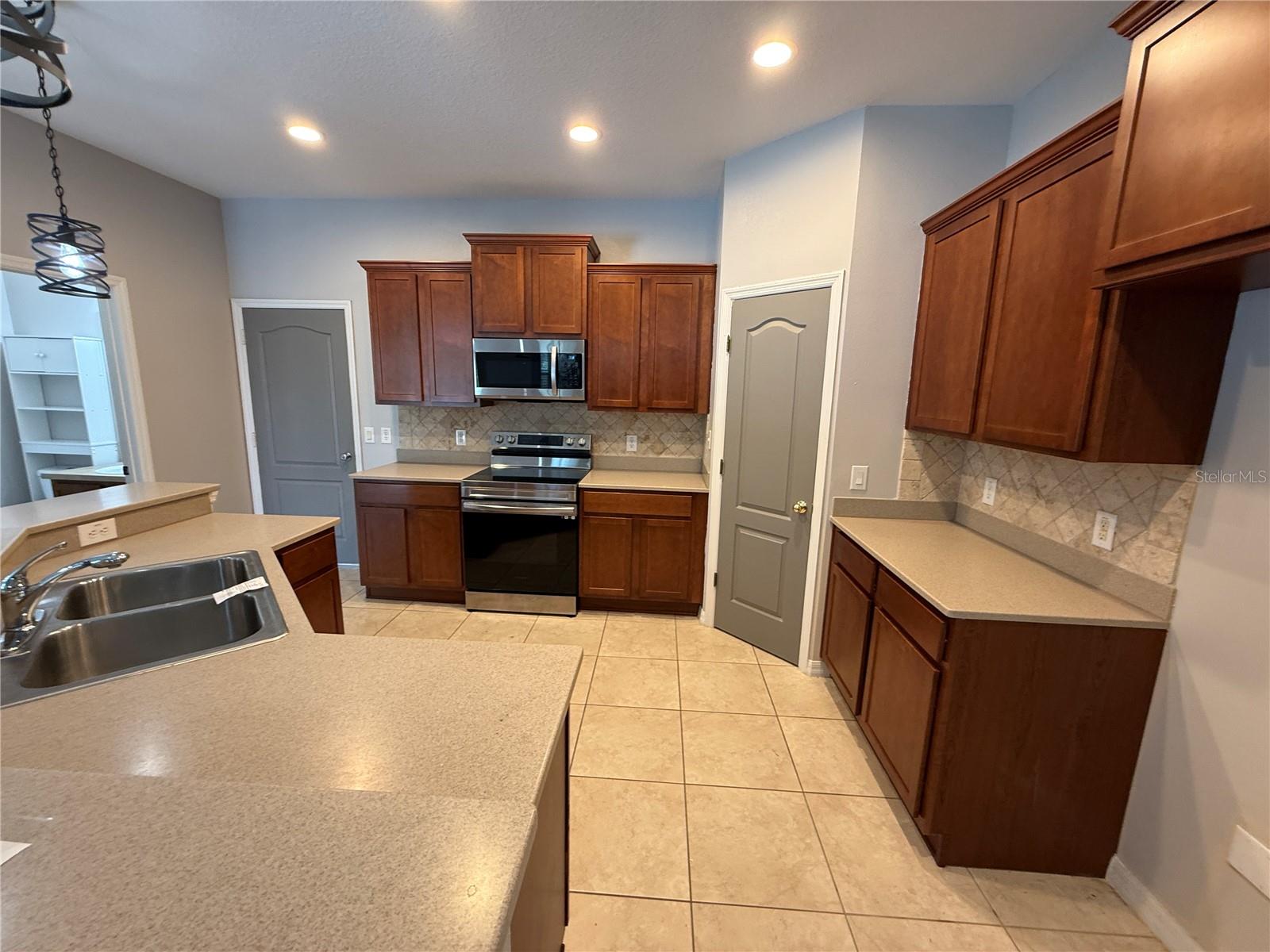 Single Family Residence at 2260 TRADEWINDS DR, KISSIMMEE, photo 8 of 32