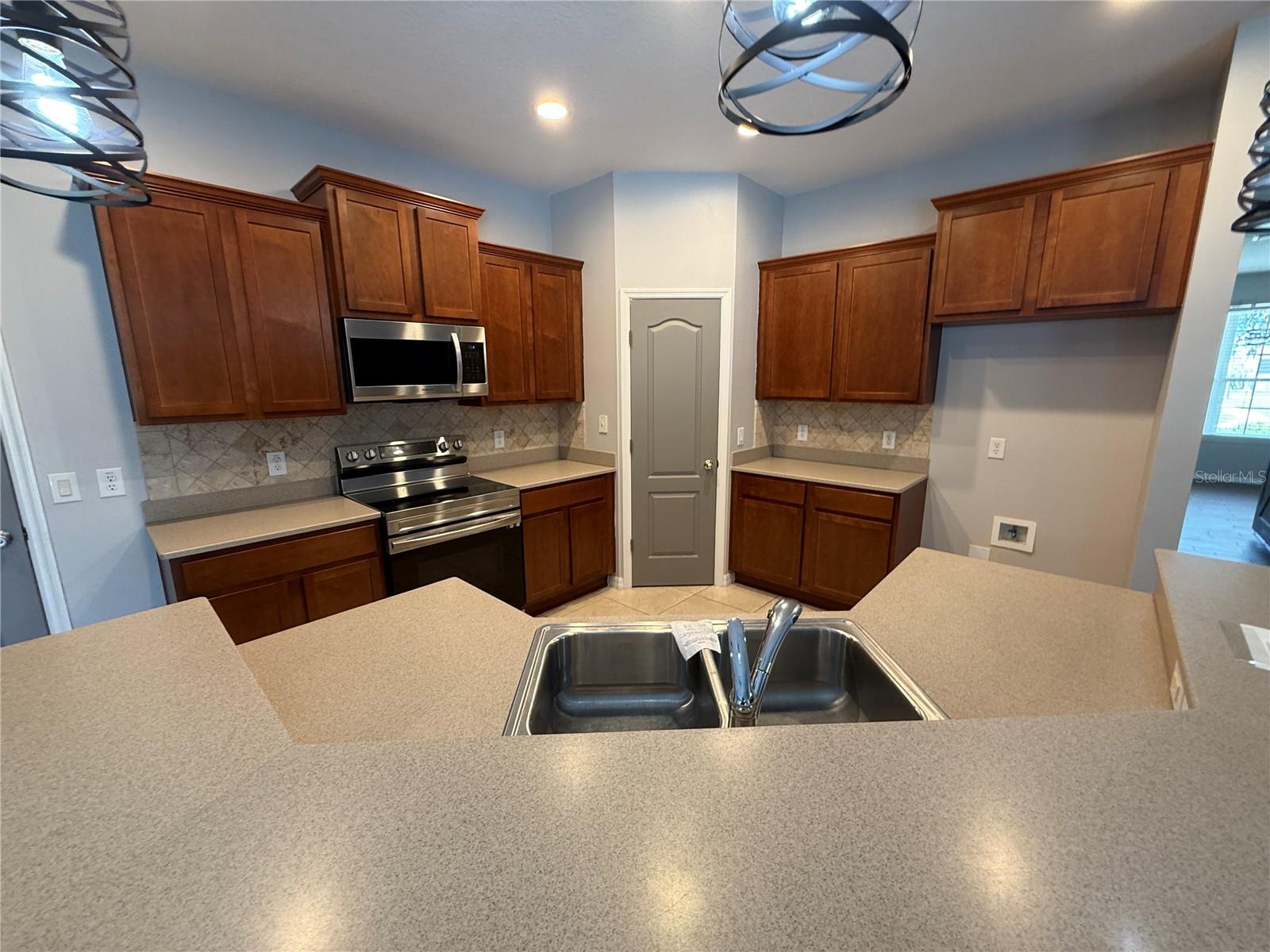 Single Family Residence at 2260 TRADEWINDS DR, KISSIMMEE, photo 10 of 32