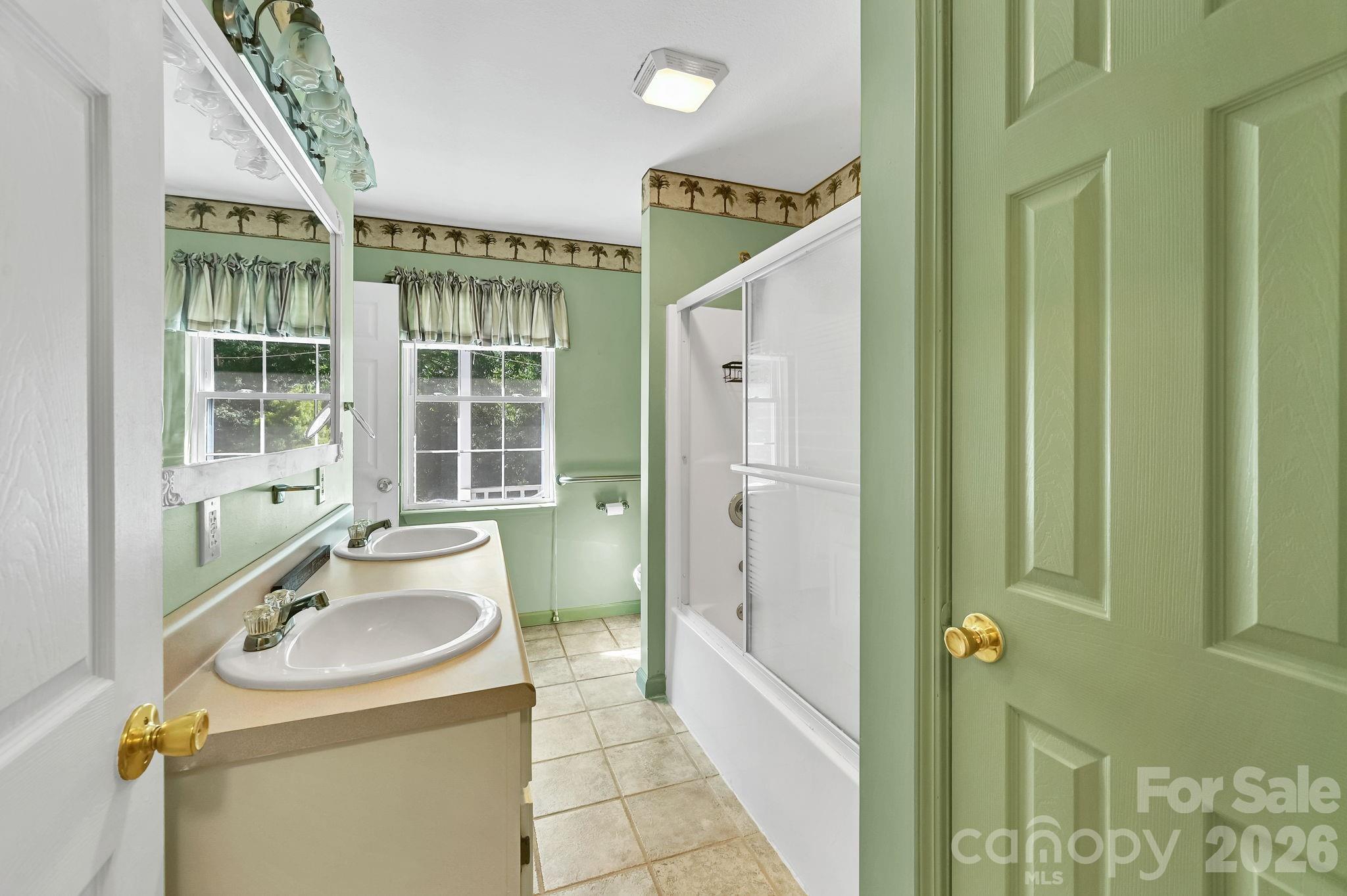 Bath - 553 Morgan Branch Road, Marshall