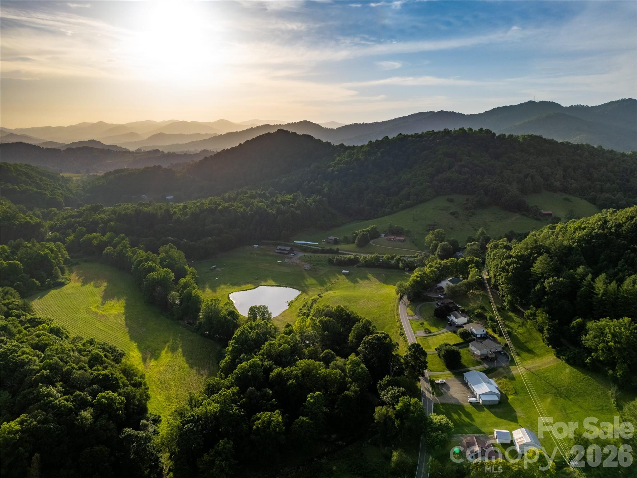 Mountain Views and Beautiful Sunsets - 793 State Highway 197 South, Burnsville